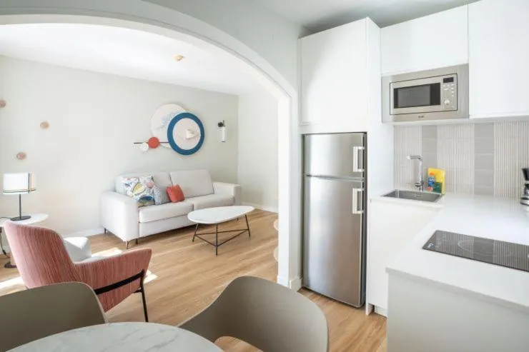 Kitchen or kitchenette in Apartamentos LIVVO Puerto de Mogán