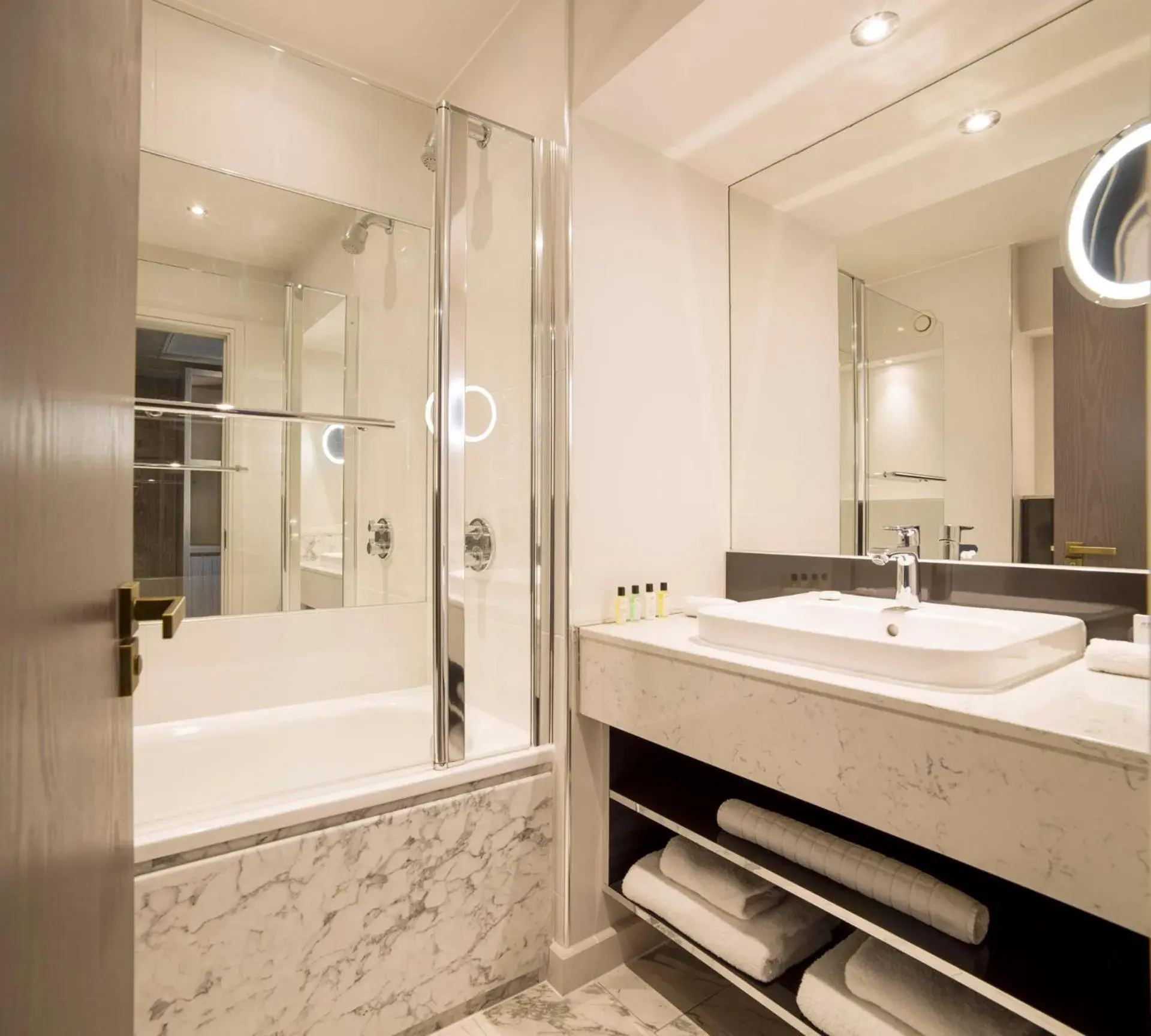 Executive King Room with Sea View in Boulevard Hotel Executive King Room with Sea View in Boulevard Hotel