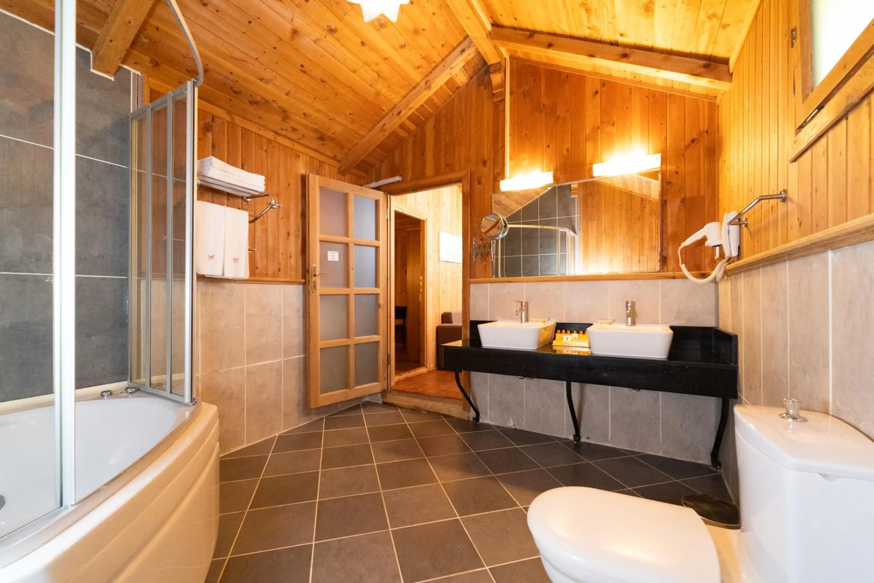 Shower in Sundia By Liberty Suncity