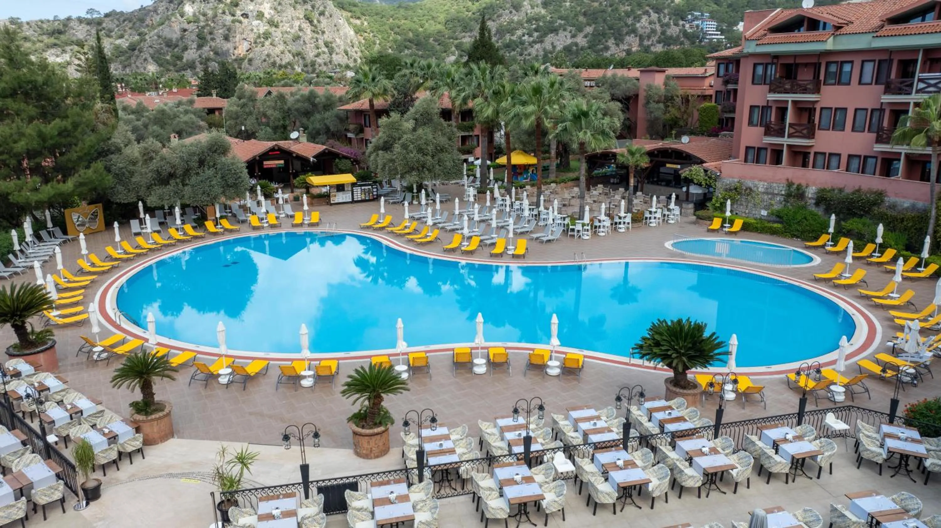 Swimming pool in Sundia By Liberty Suncity