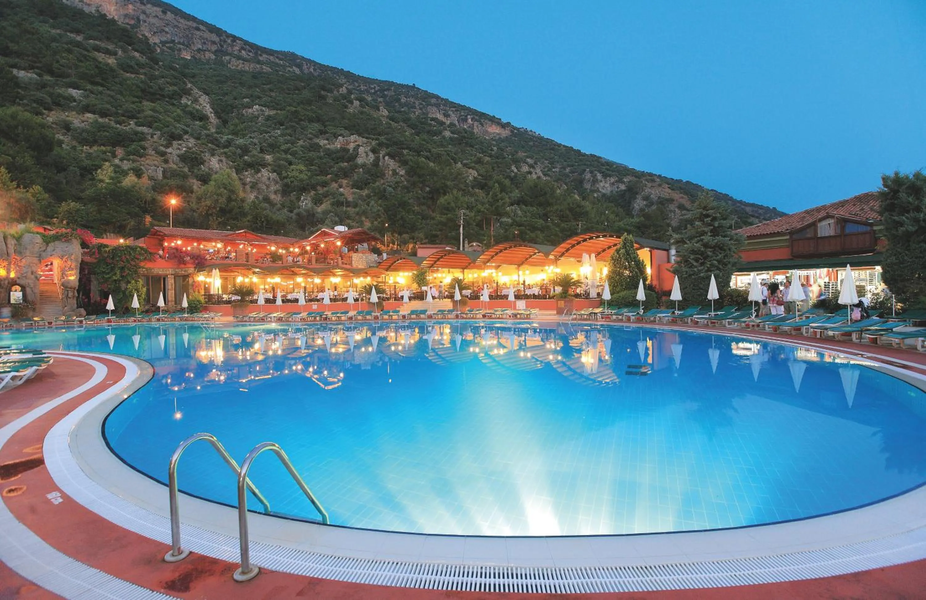 Swimming pool in Sundia By Liberty Suncity