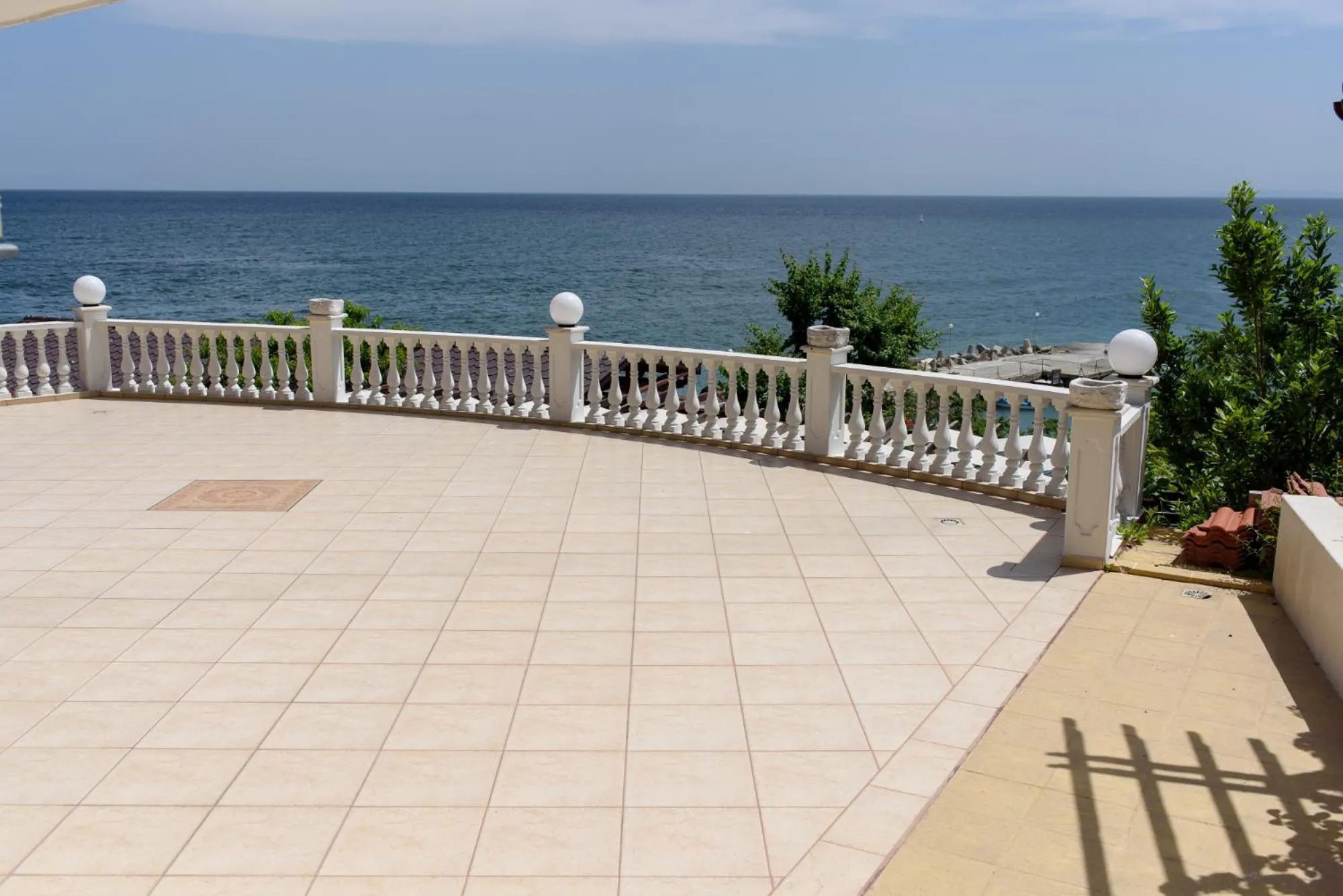 Guest House Ianis Paradise
