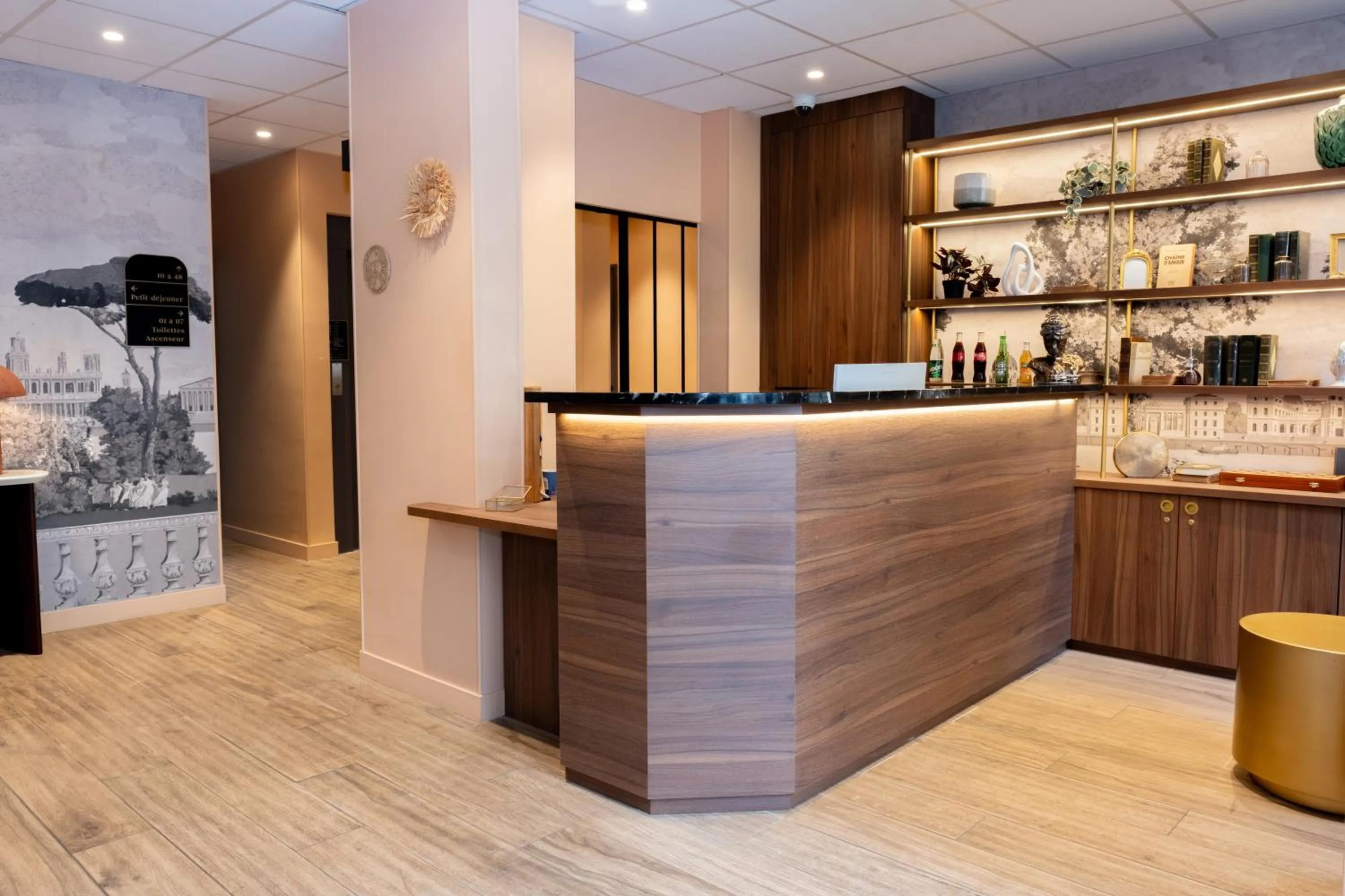 Lounge or bar in Kyriad Paris 10 - Canal Saint Martin - République