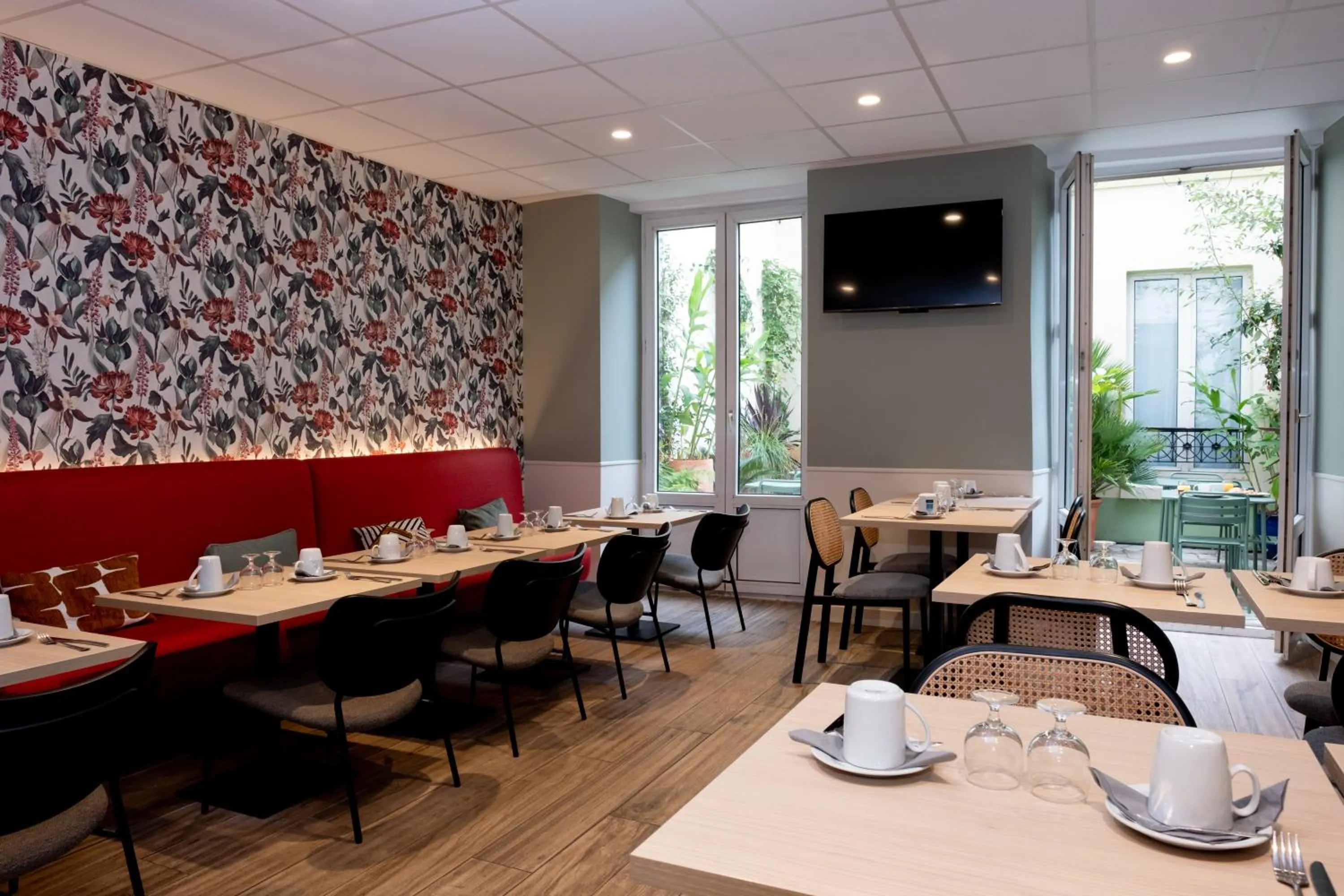 Kyriad Paris 10 - Canal Saint Martin - République