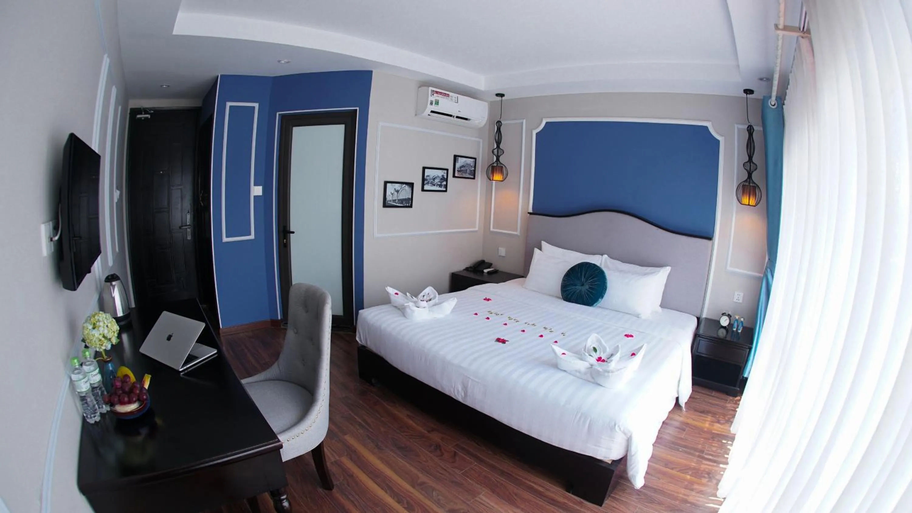 Bedroom, Bed in Hanoi La Castela Hotel