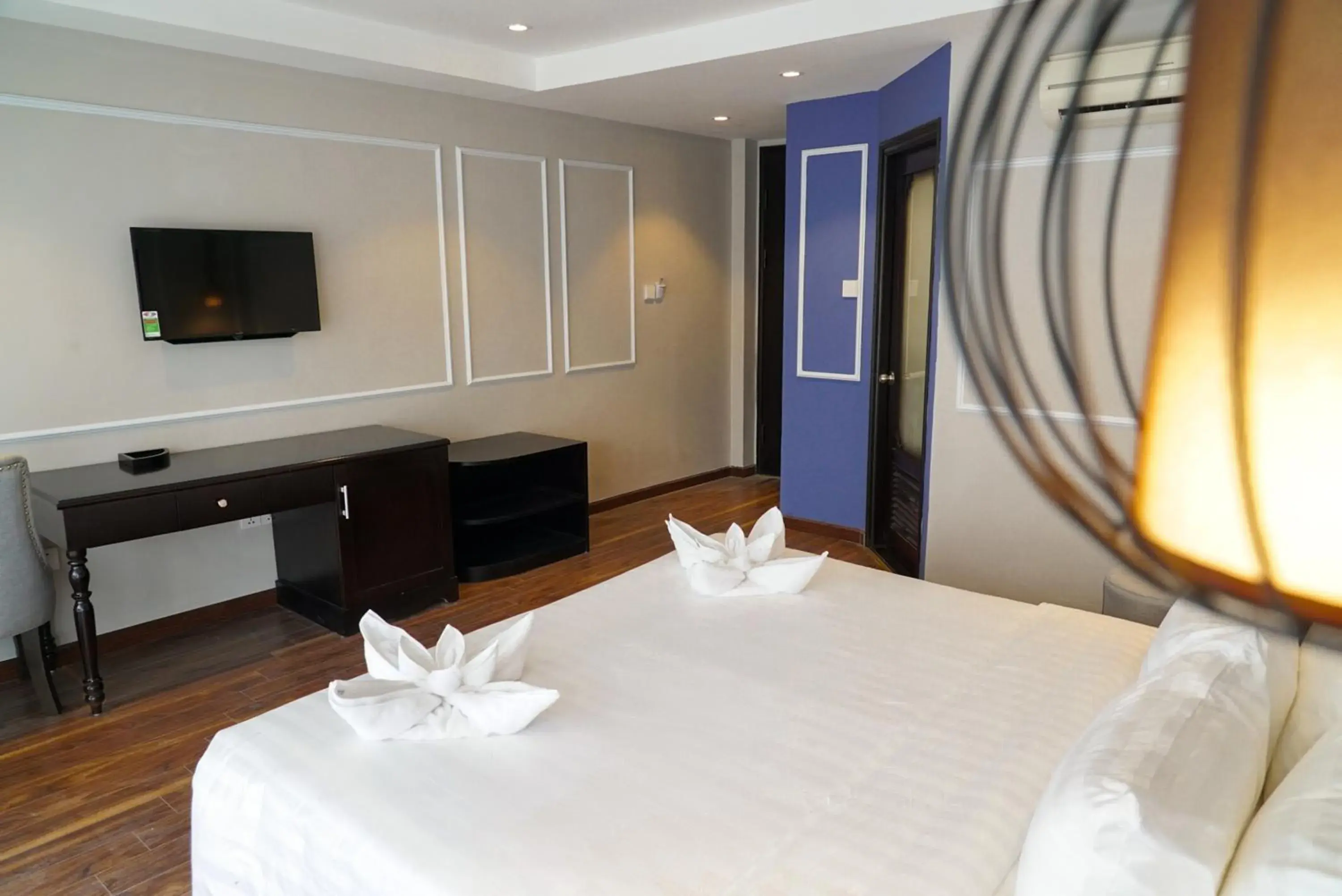 Bedroom, Bed in Hanoi La Castela Hotel Bedroom, Bed in Hanoi La Castela Hotel