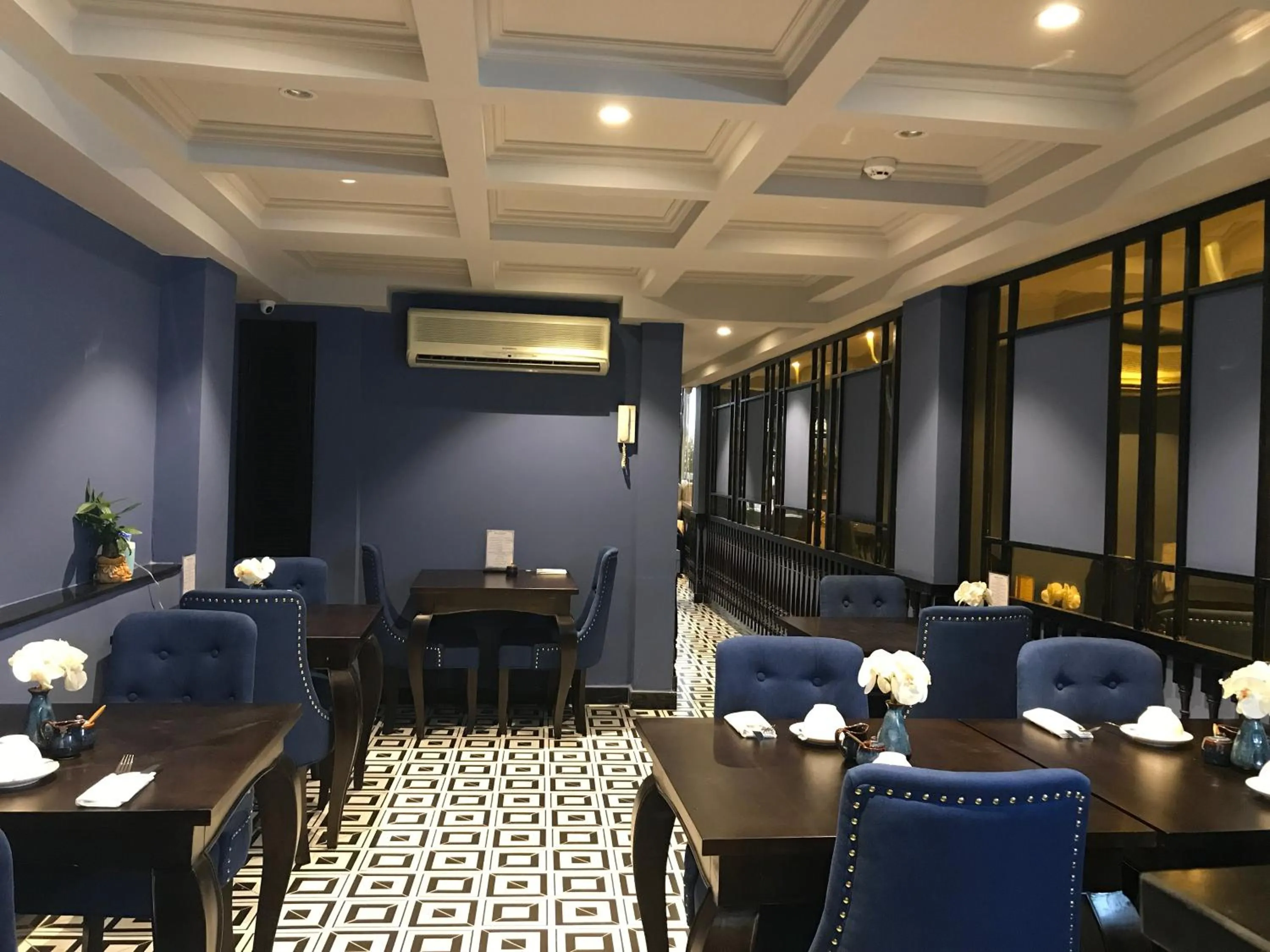 Restaurant/places to eat in Hanoi La Castela Hotel