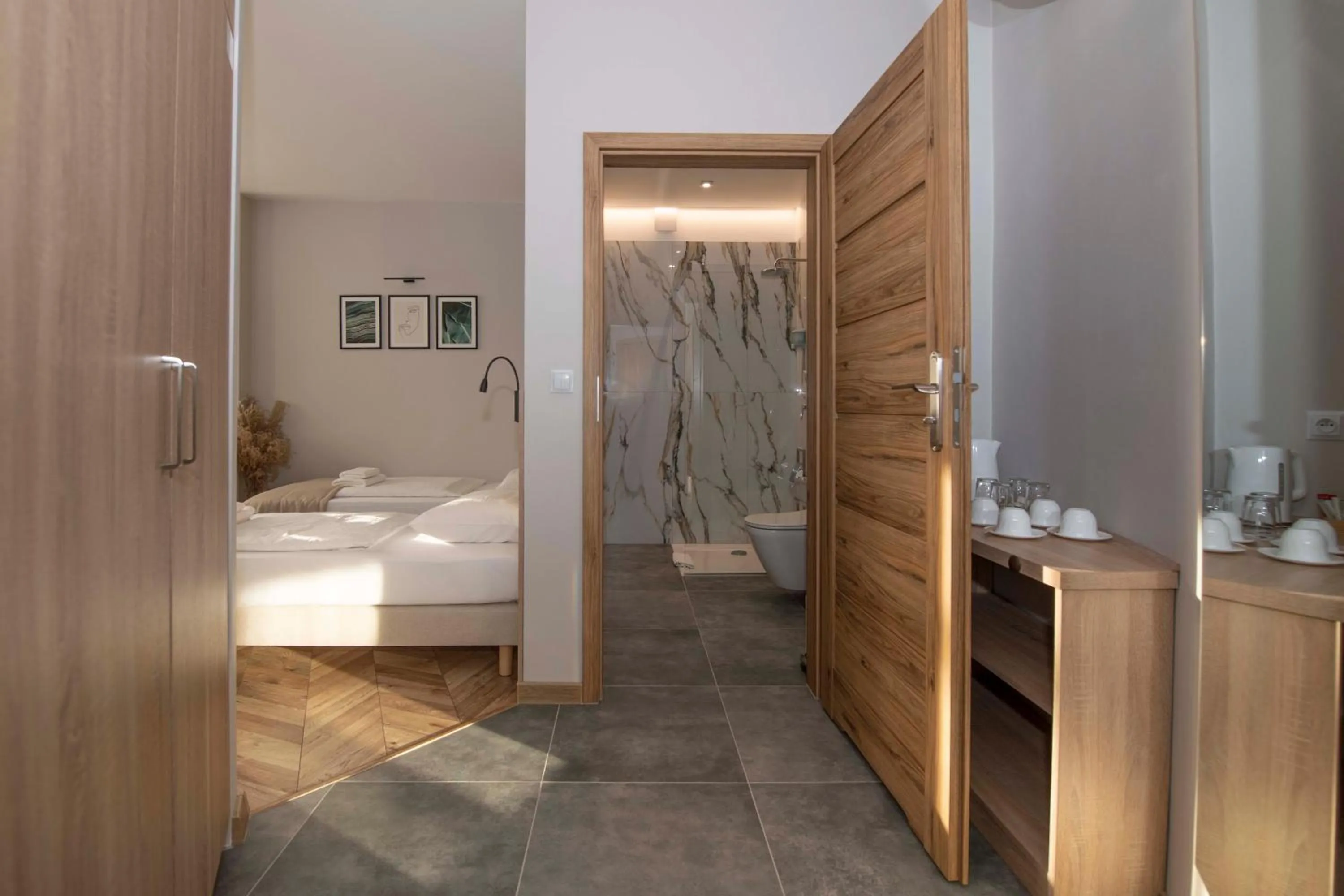 Shower, Bed in Hotel Polonia