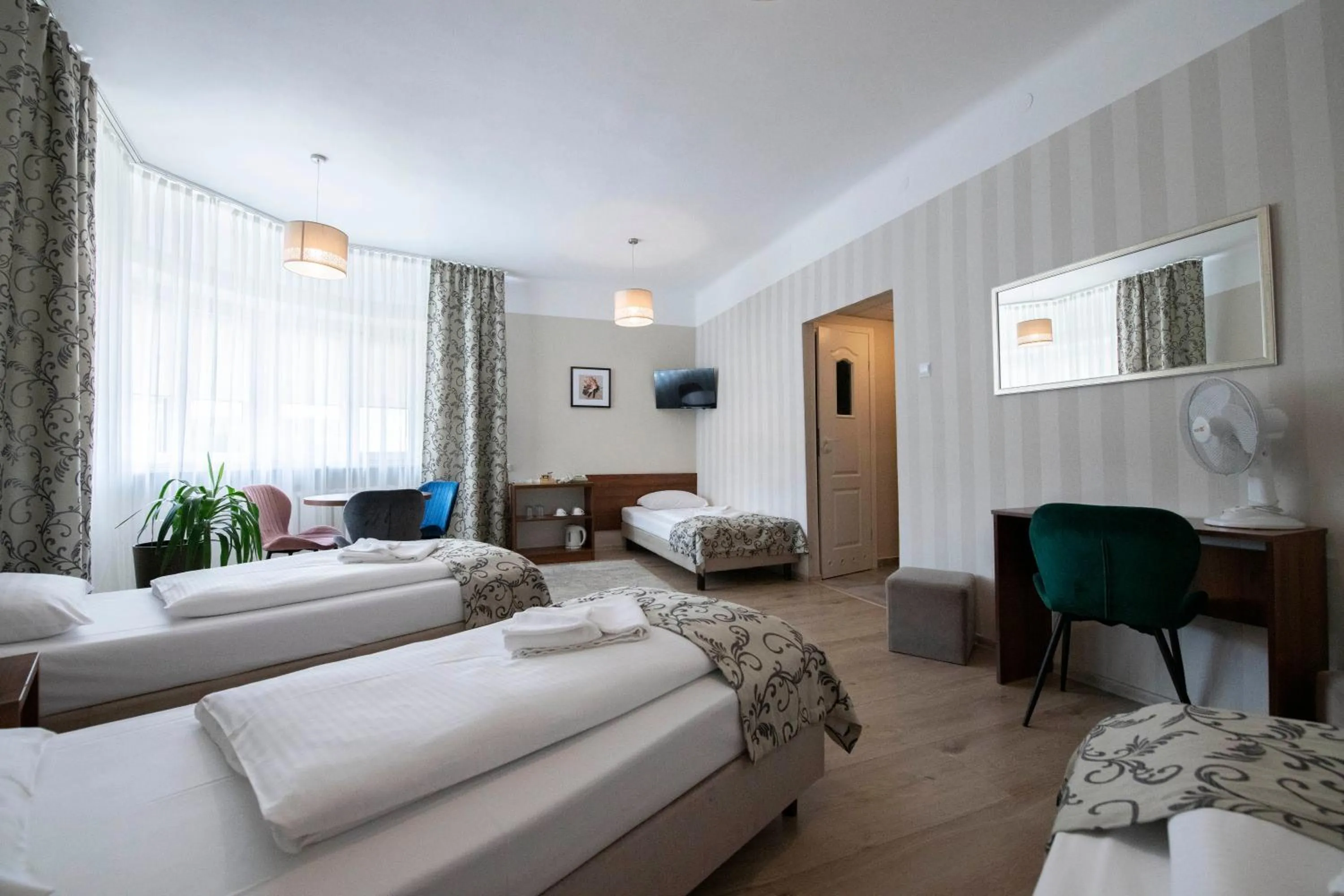 Seating area, Bed in Hotel Polonia