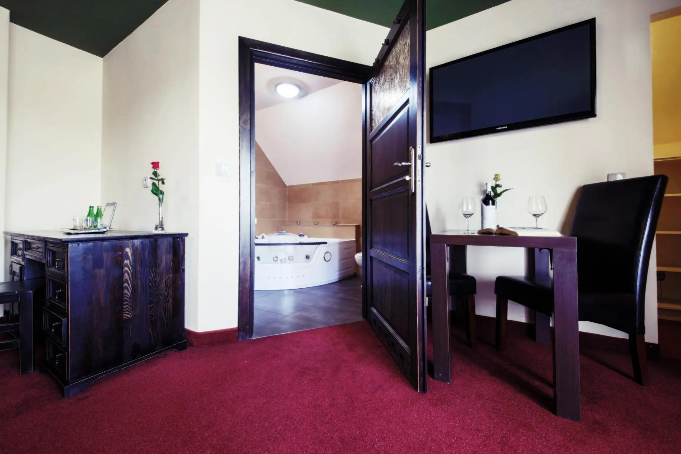 Bed in Hotel Kasztel