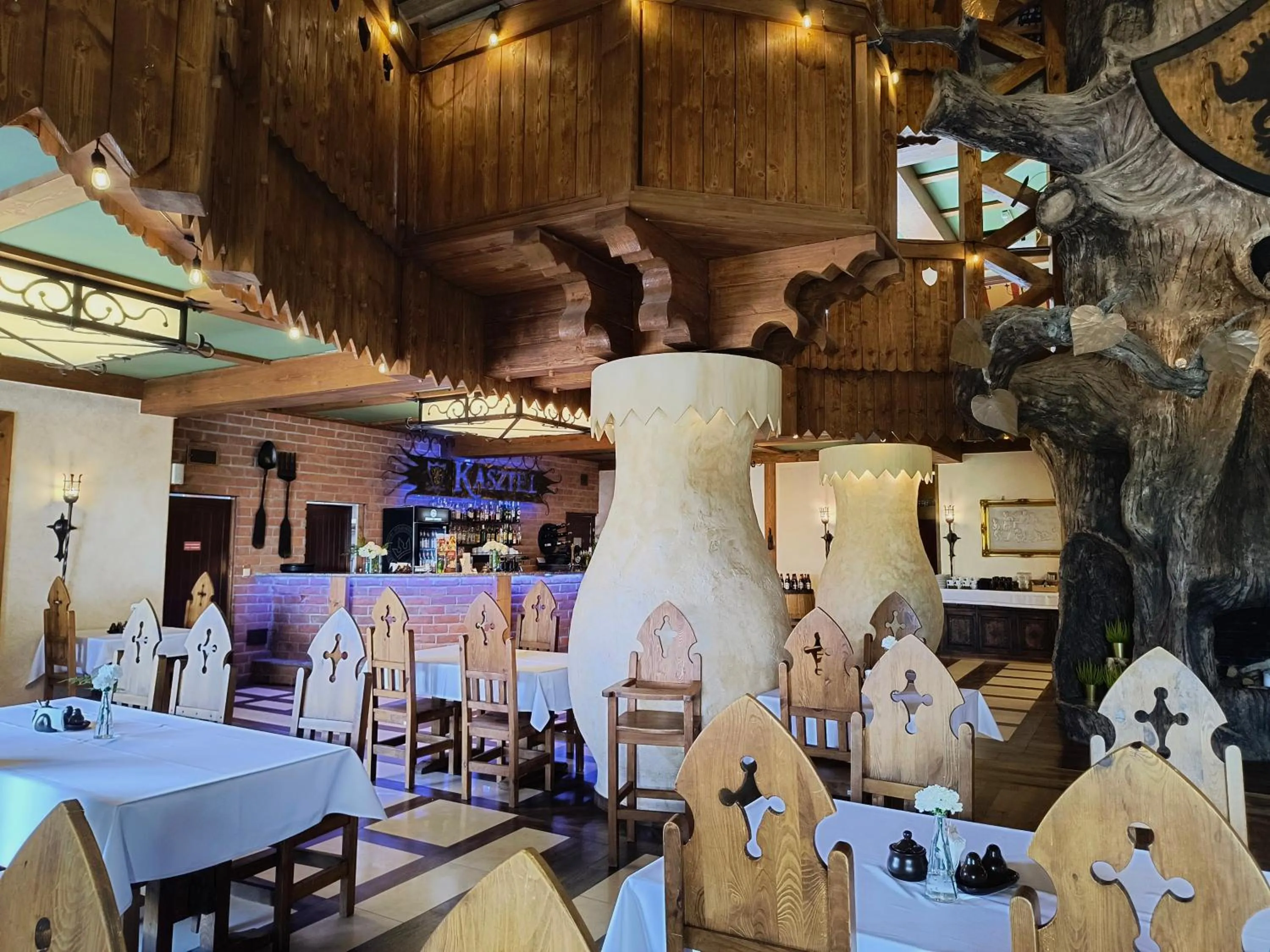 Restaurant/places to eat in Hotel Kasztel