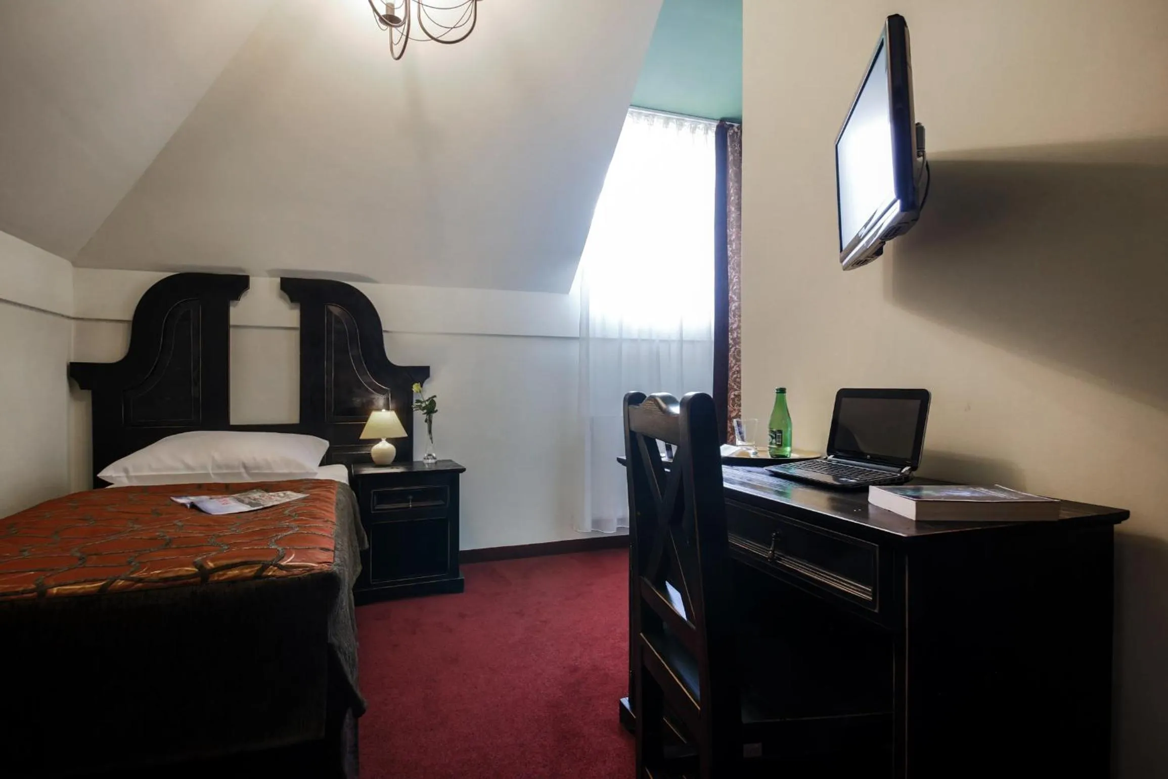 Bed in Hotel Kasztel