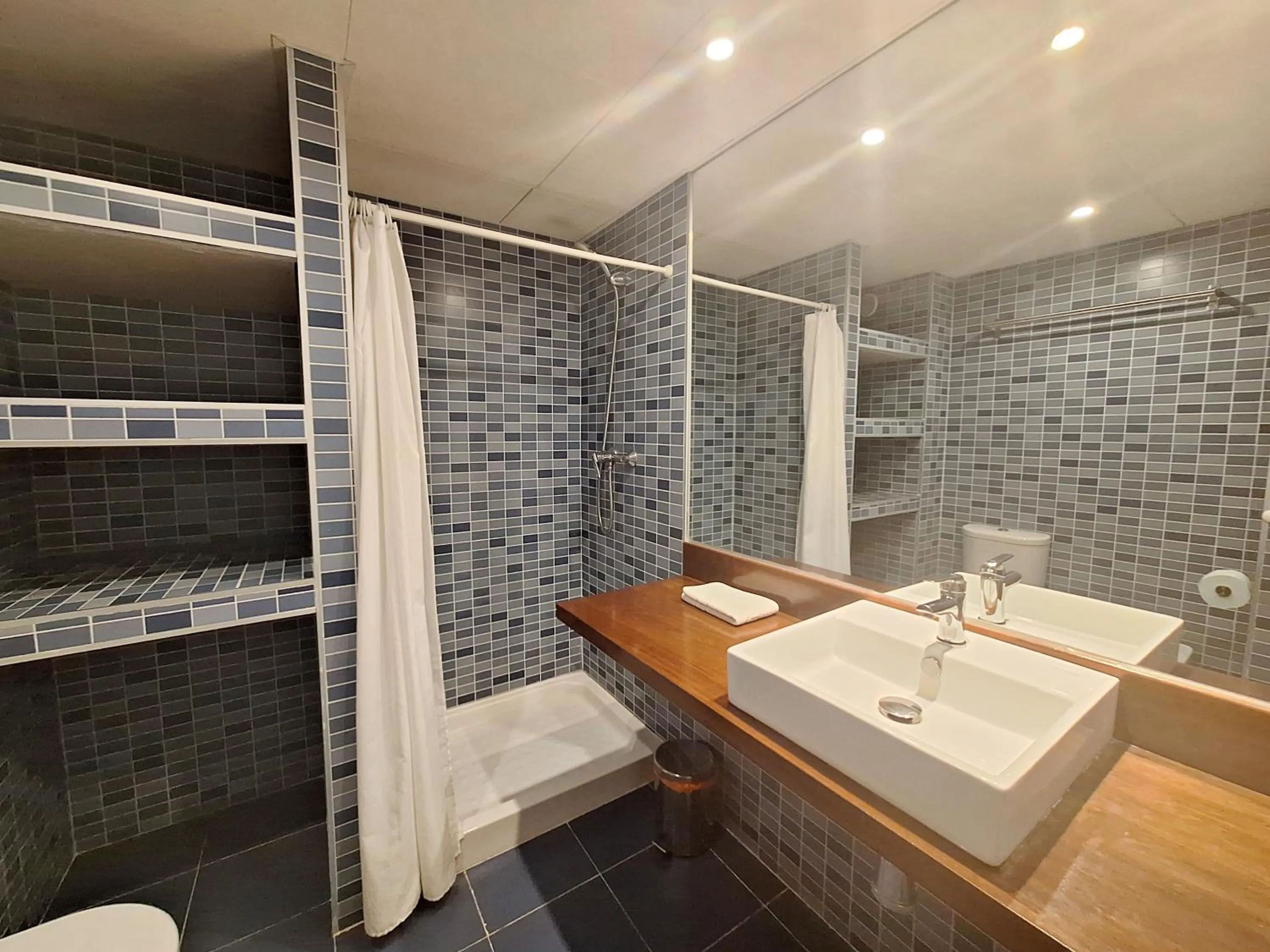 Shower in Apartamentos Alborada III