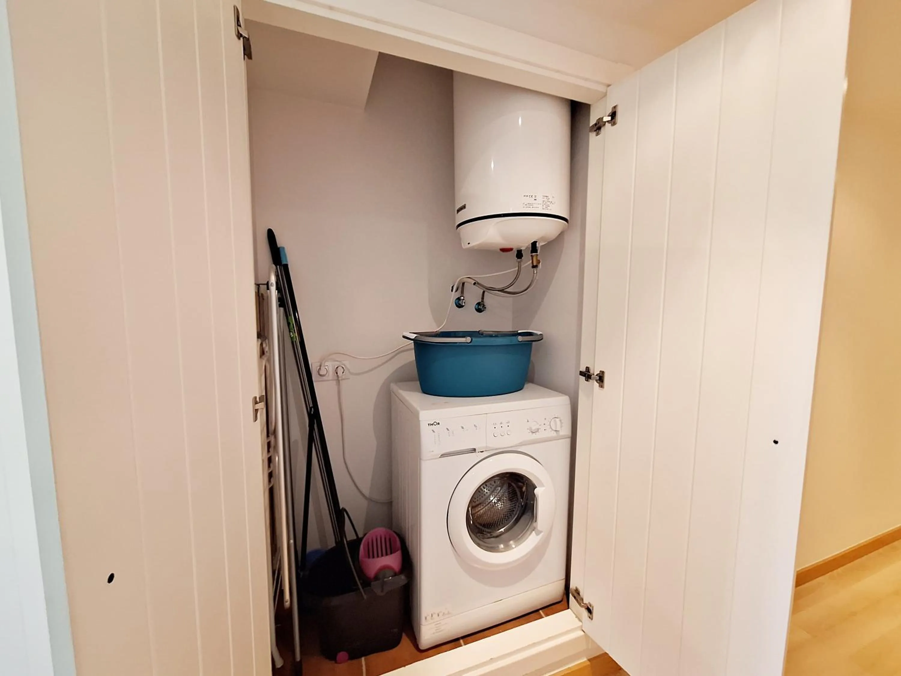 washing machine in Apartamentos Alborada III
