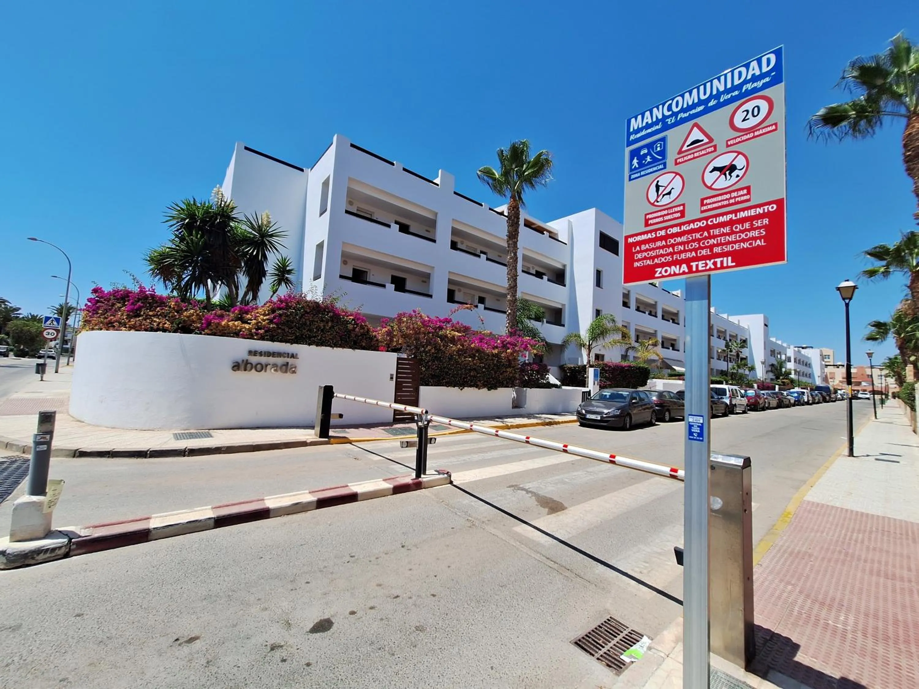 Property building in Apartamentos Alborada III