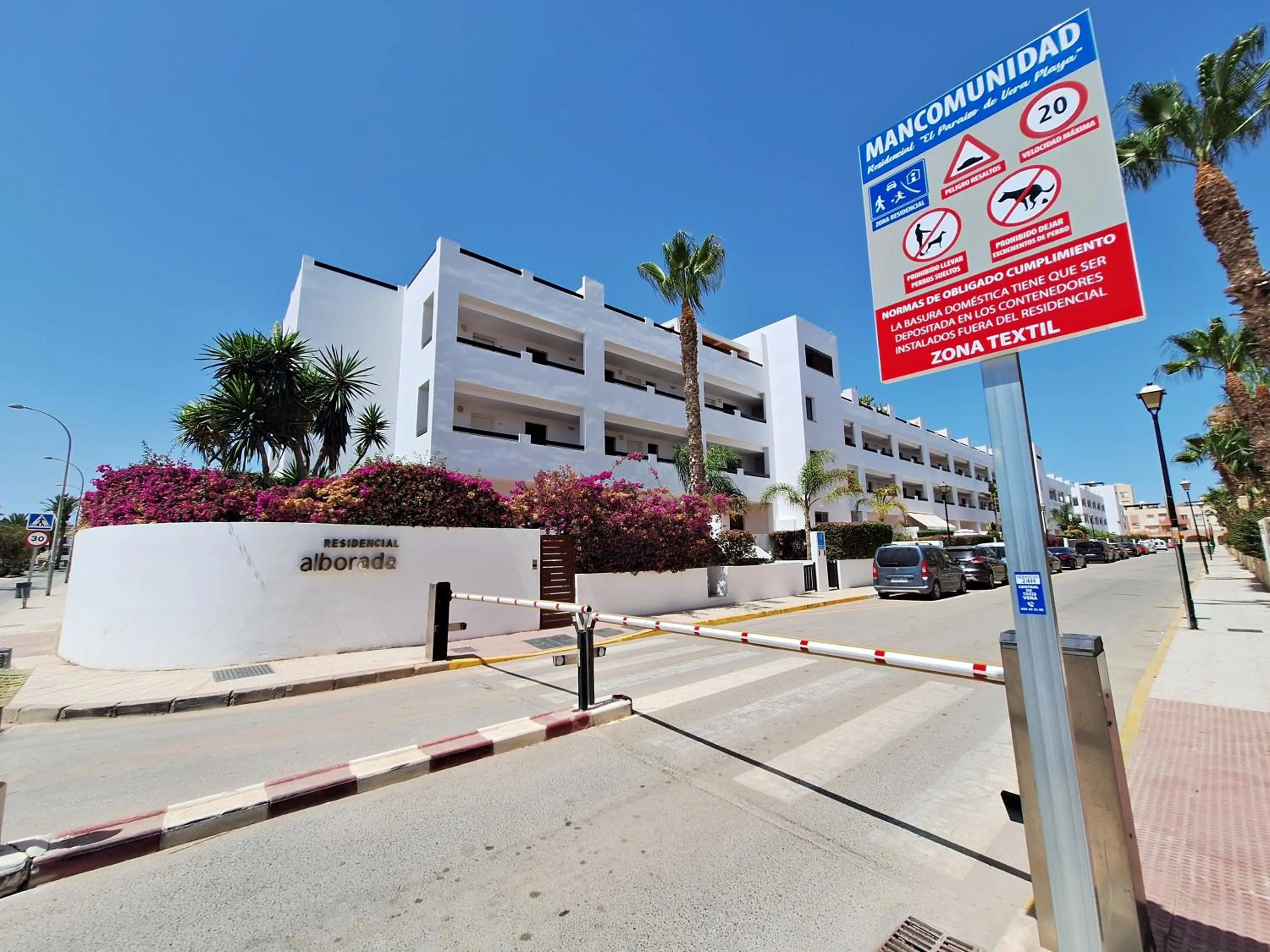 Property building in Apartamentos Alborada III