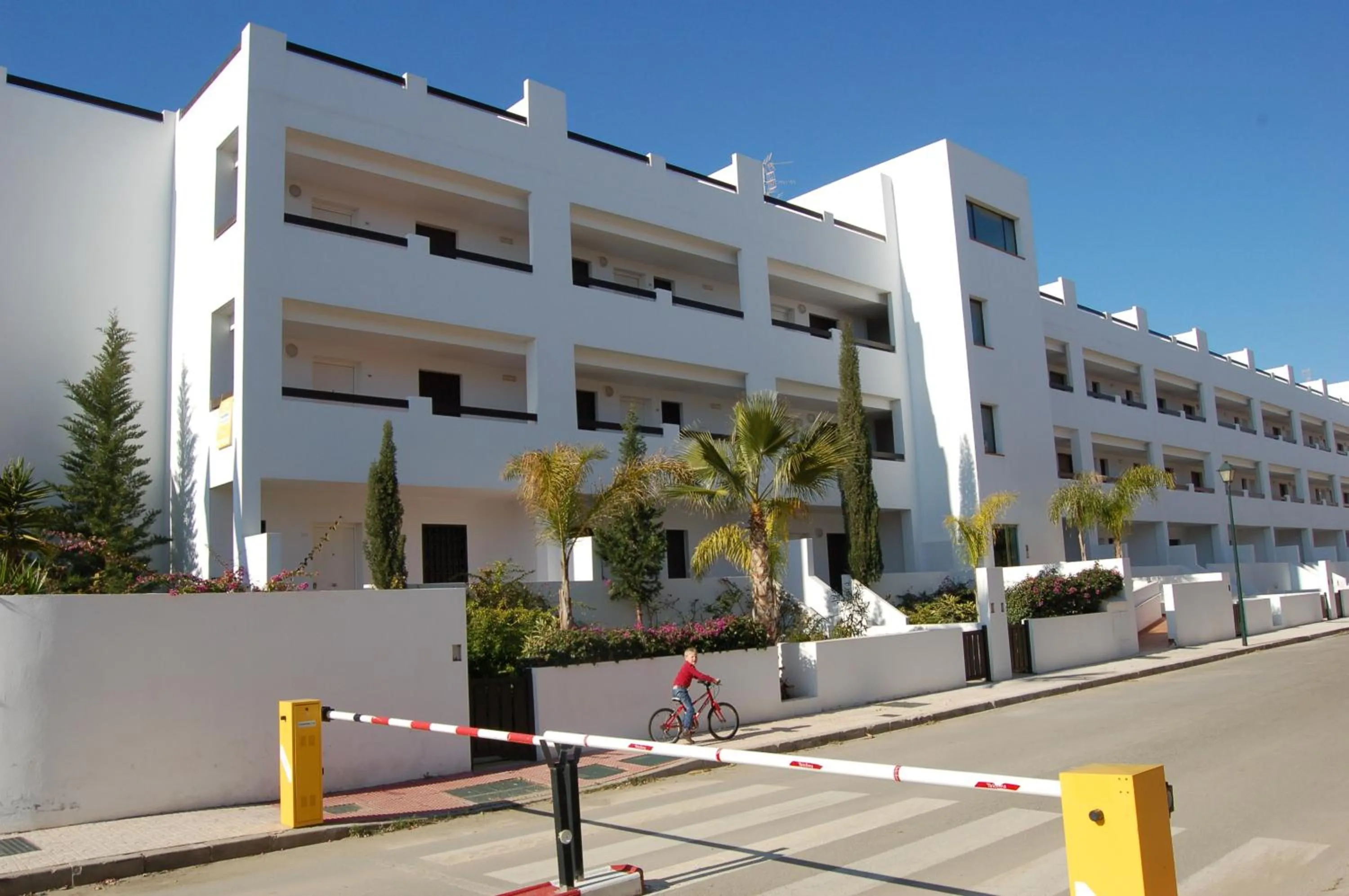 Facade/entrance in Apartamentos Alborada III