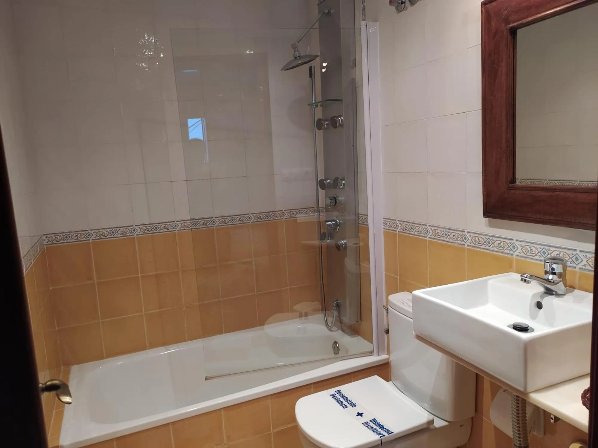 Shower in Hotel Cabo Ortegal