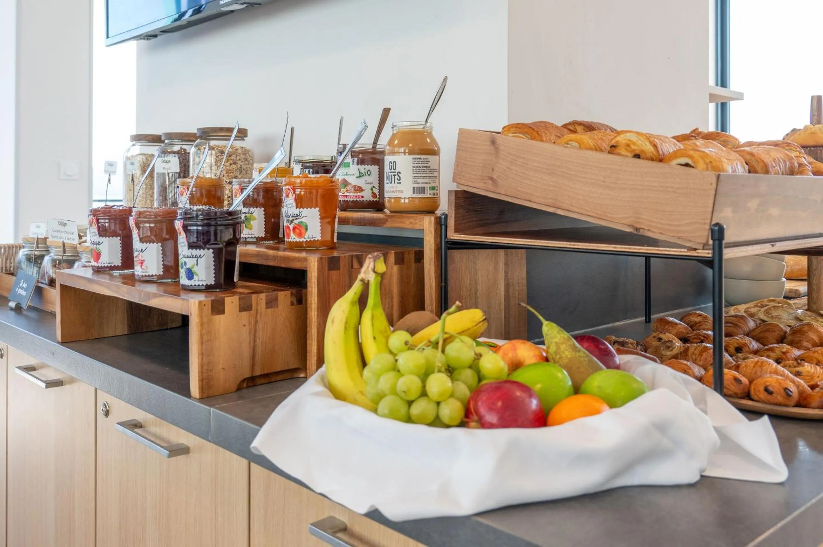 Buffet breakfast in Appart'Hotel Odalys City - Nantes Cité des congrès