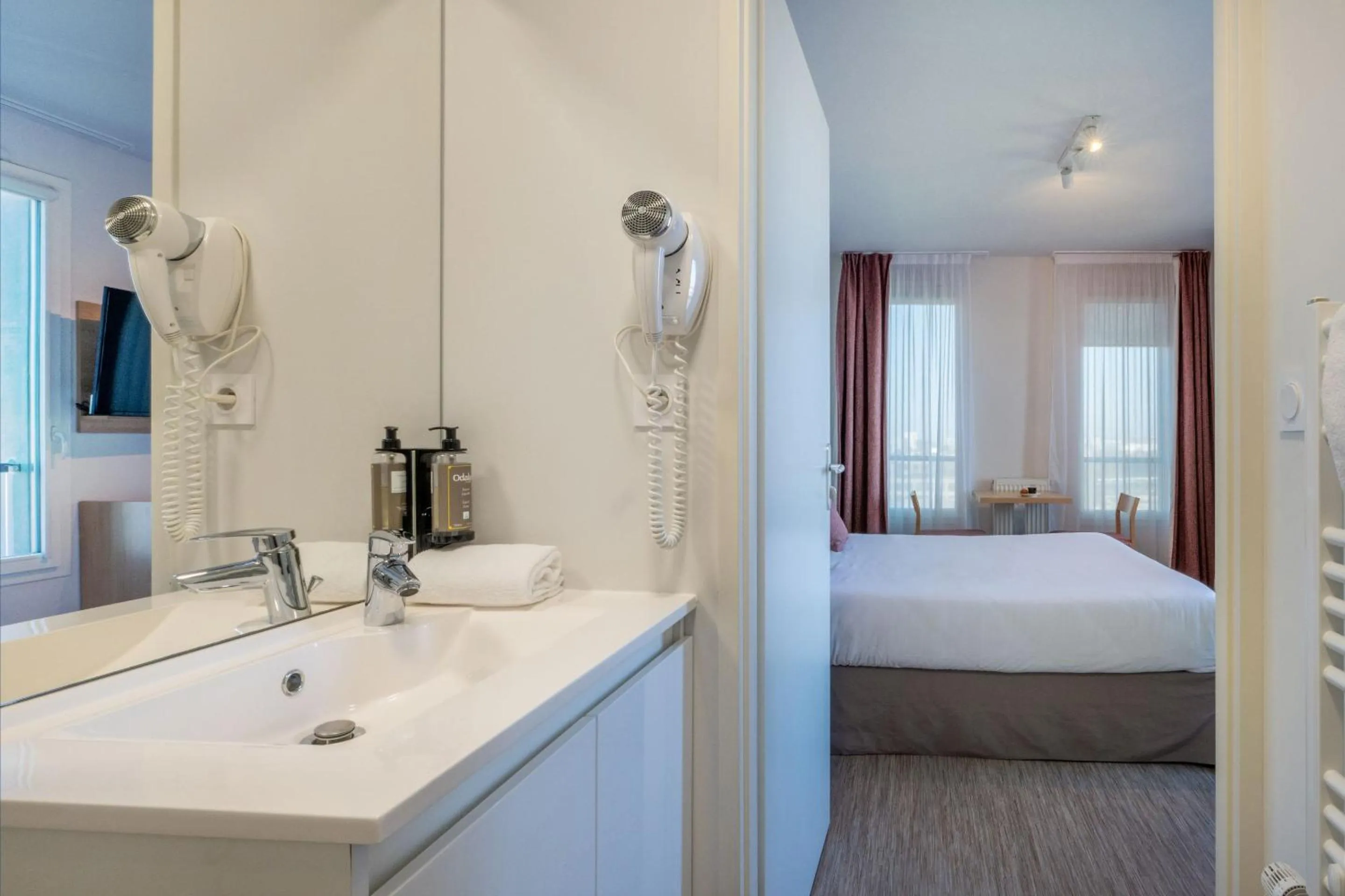 Bedroom, Bed in Appart'Hotel Odalys City - Nantes Cité des congrès