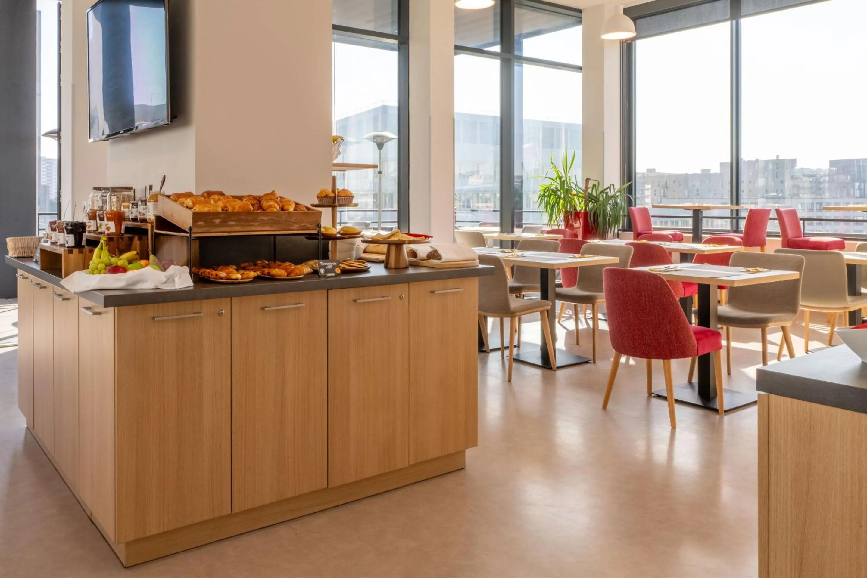 Buffet breakfast in Appart'Hotel Odalys City - Nantes Cité des congrès