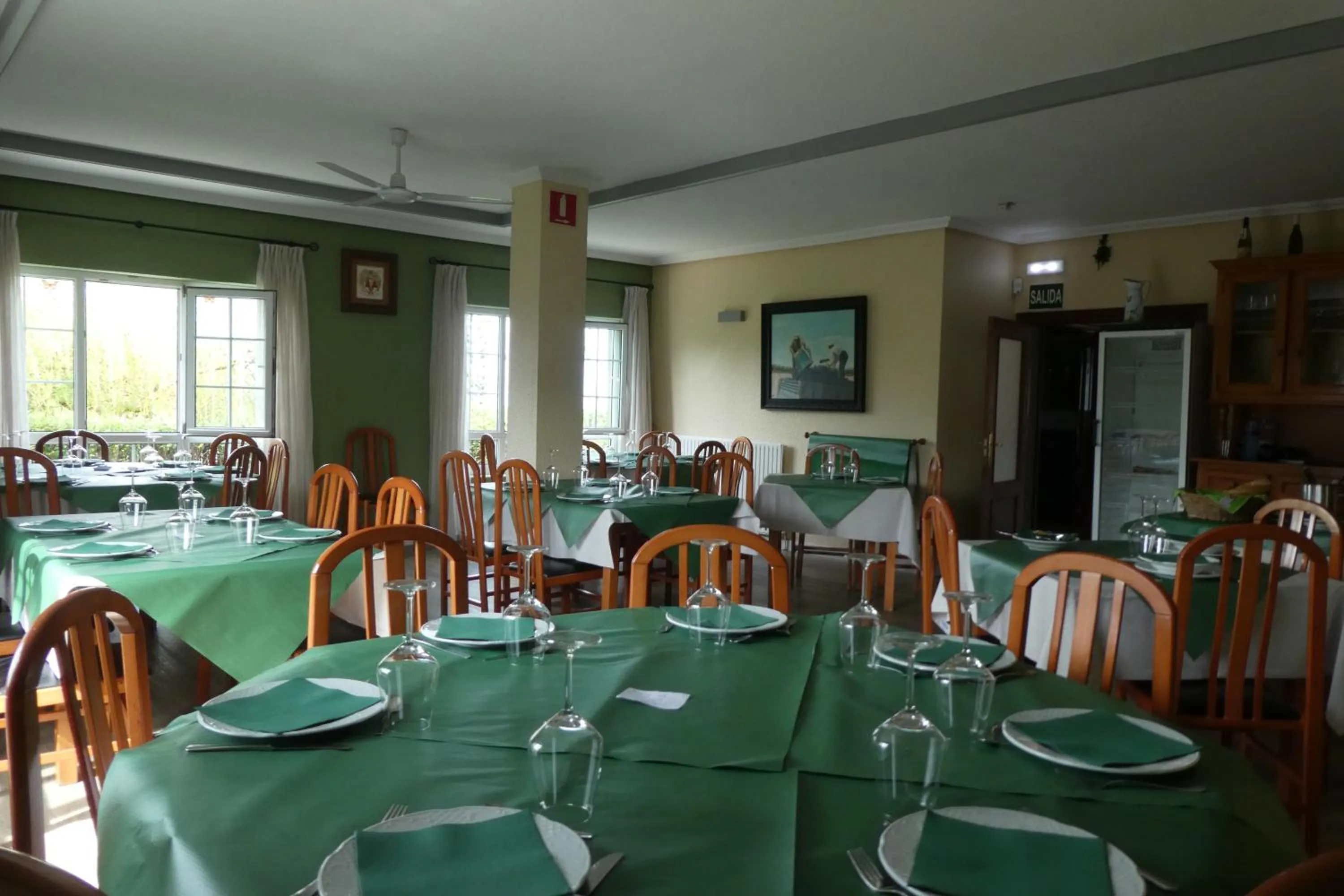 Restaurant/places to eat in Hotel Restaurante el Fornon