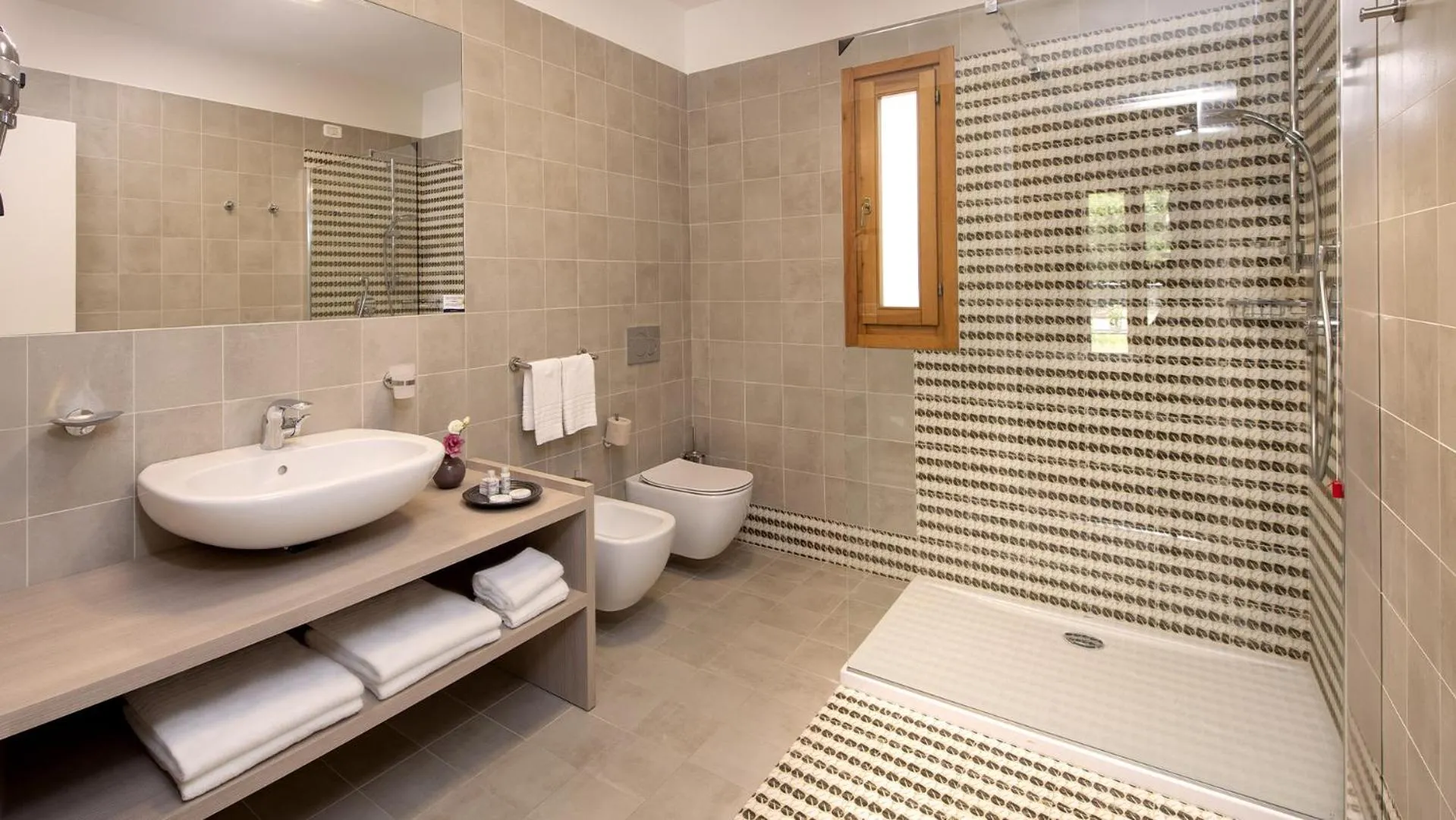 Bathroom in Ethra Reserve Valentino