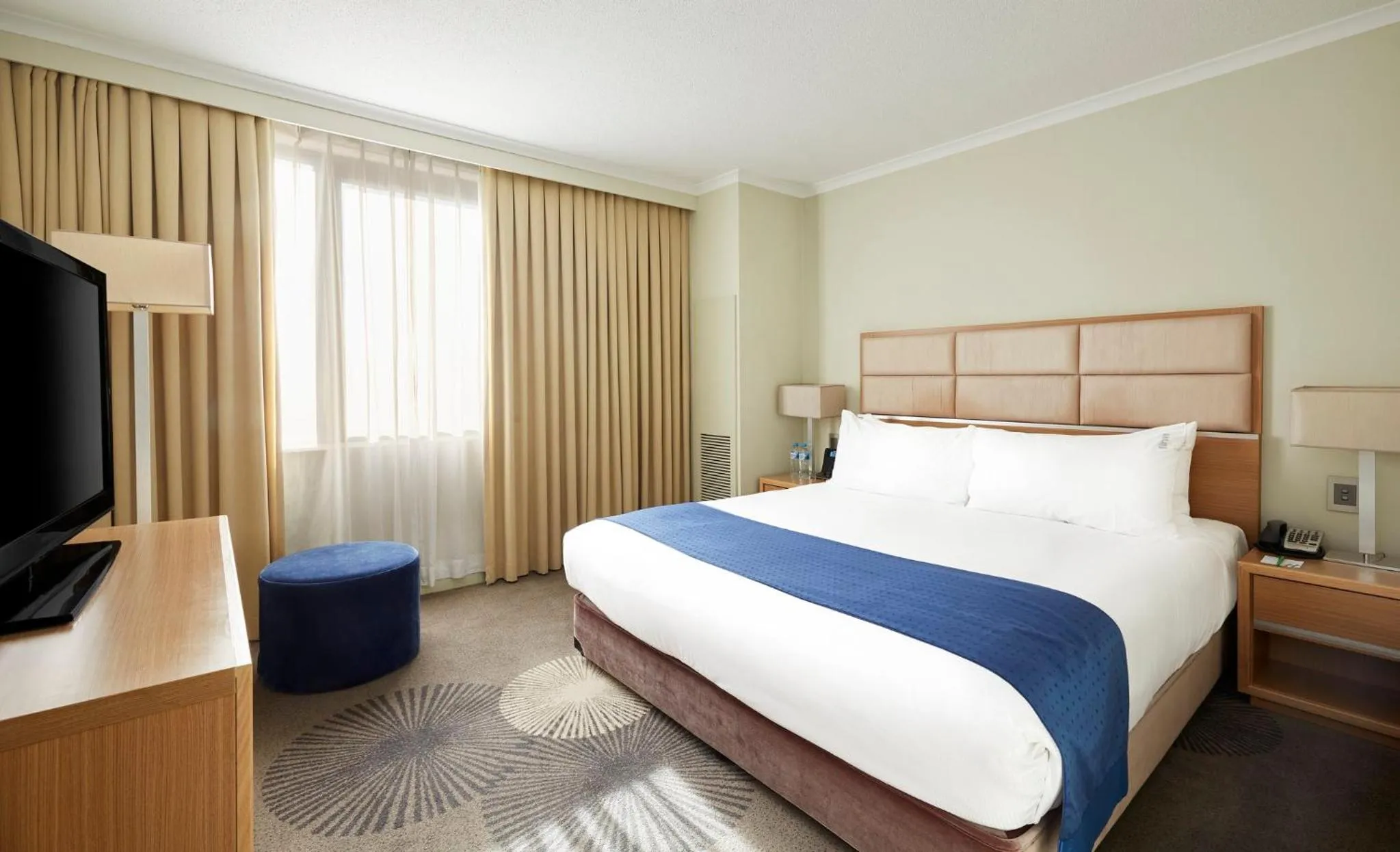 Photo of the whole room, Bed in Holiday Inn Parramatta by IHG