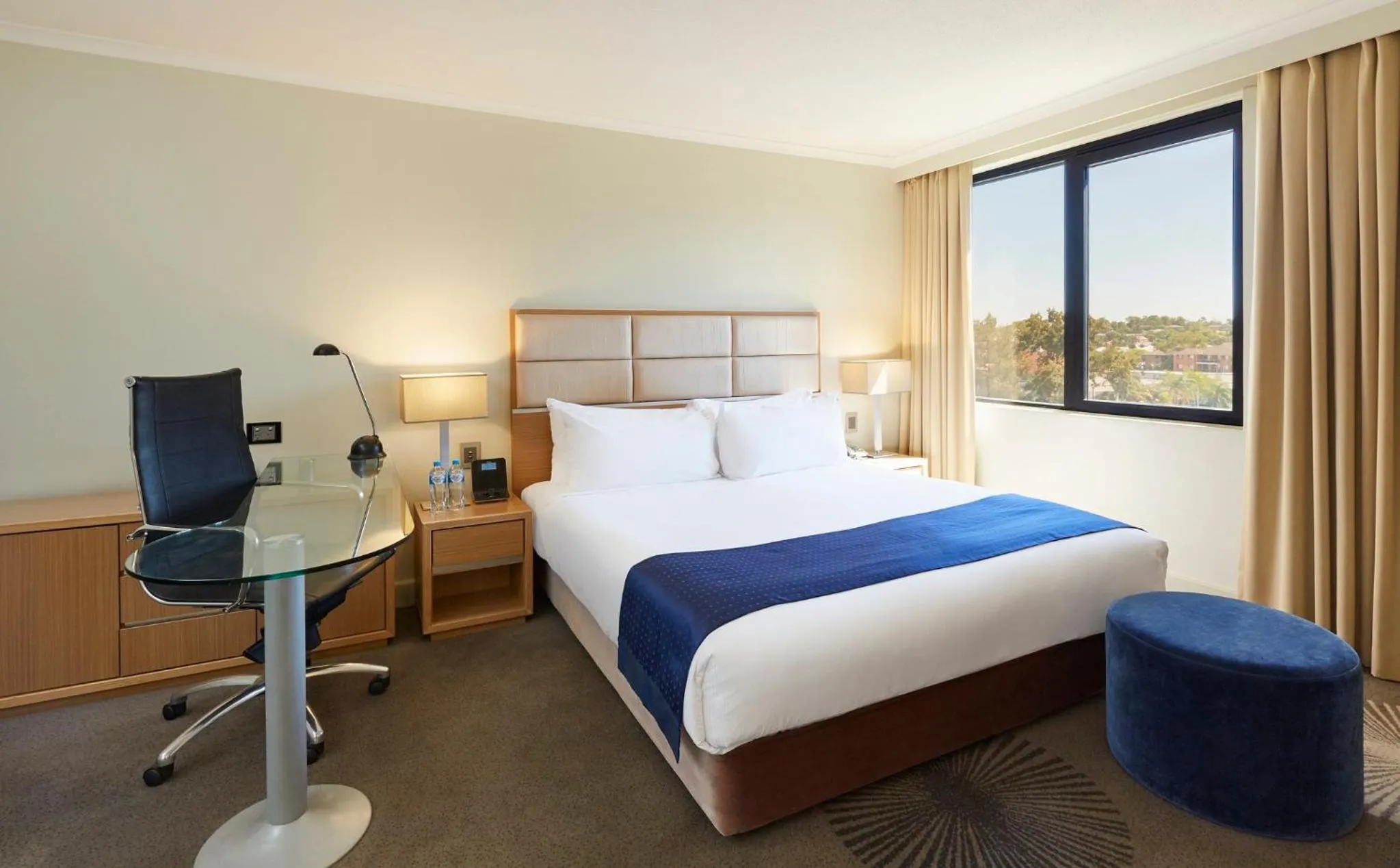 Photo of the whole room, Bed in Holiday Inn Parramatta by IHG