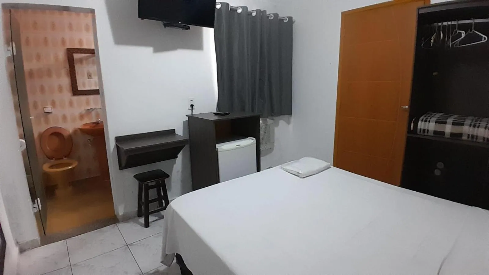 Bed in Center Plaza Hotel