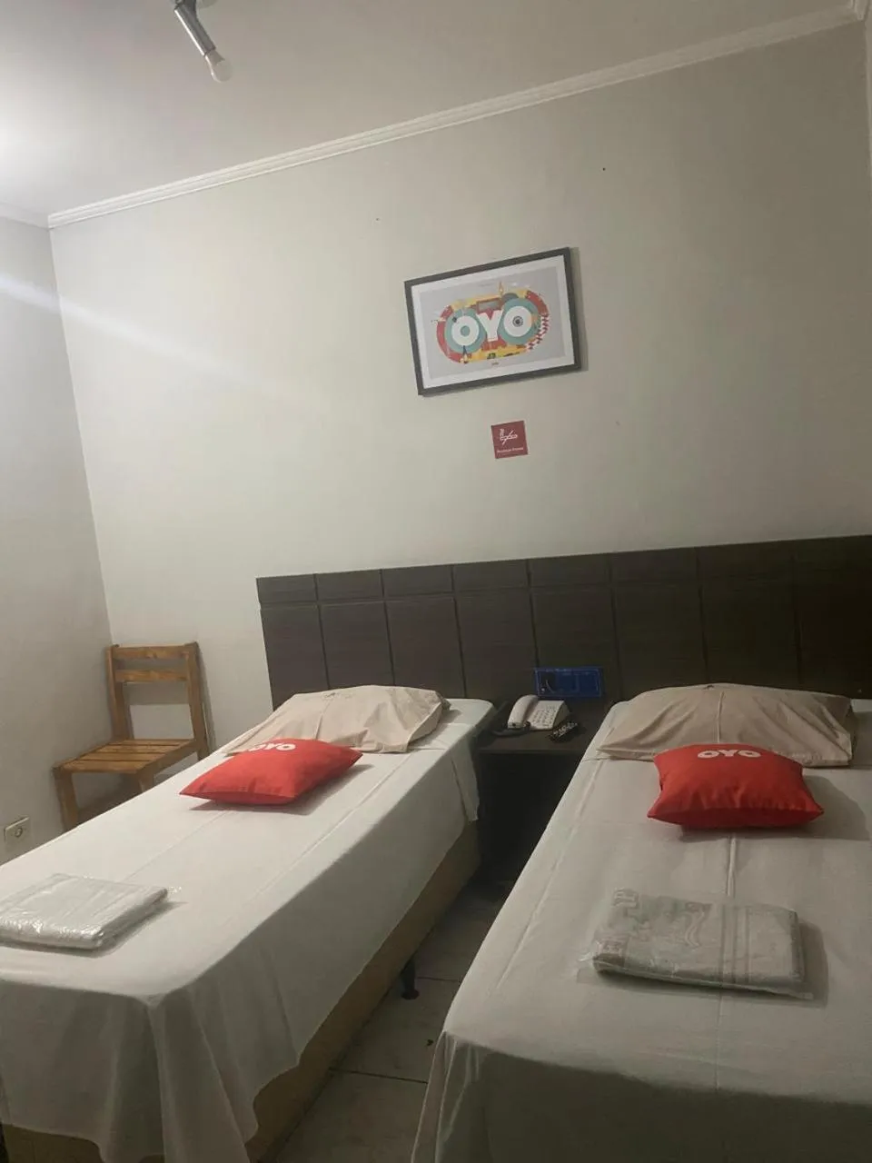 Bedroom, Bed in Center Plaza Hotel