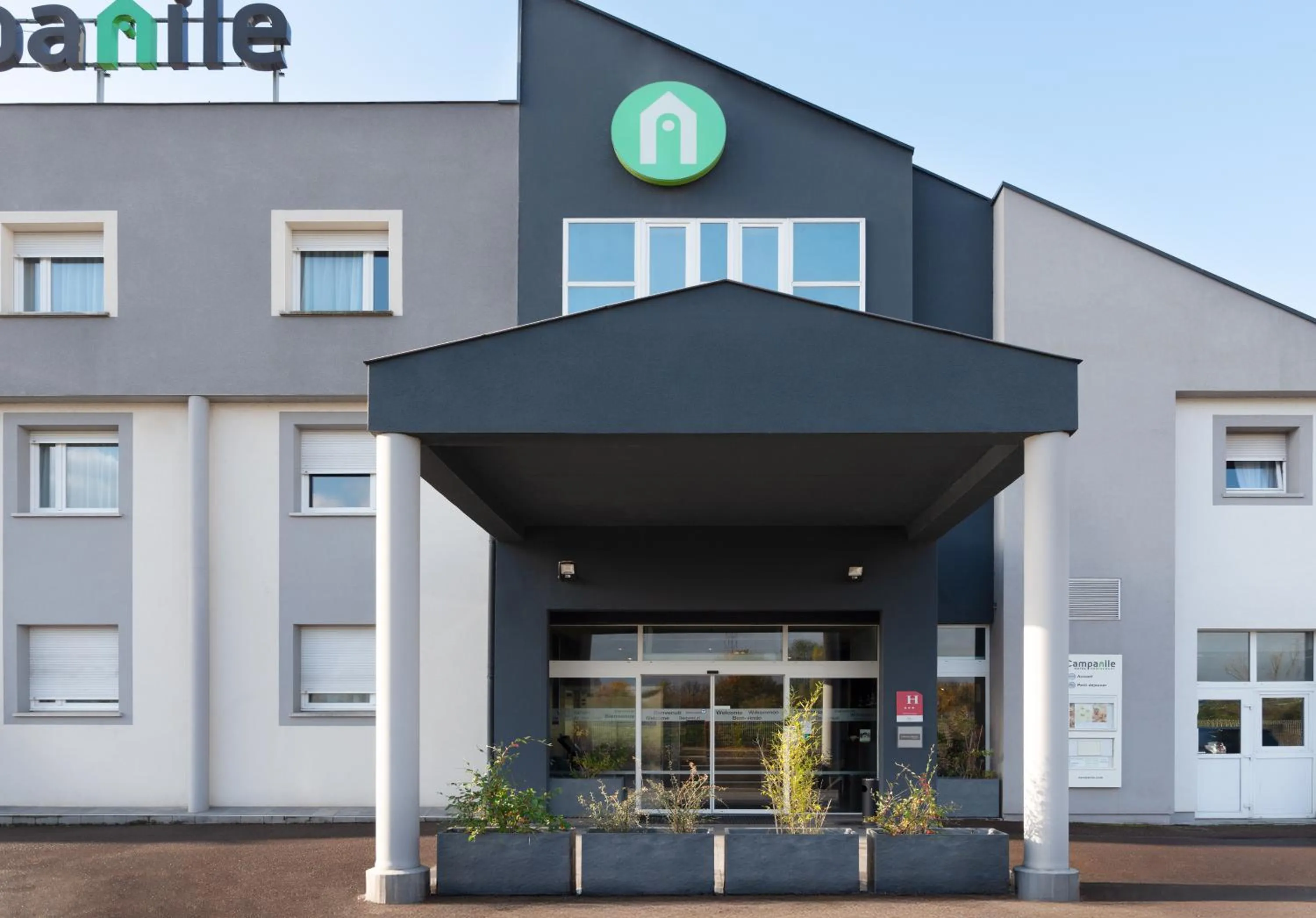 Facade/entrance in Campanile Metz Nord - Talange