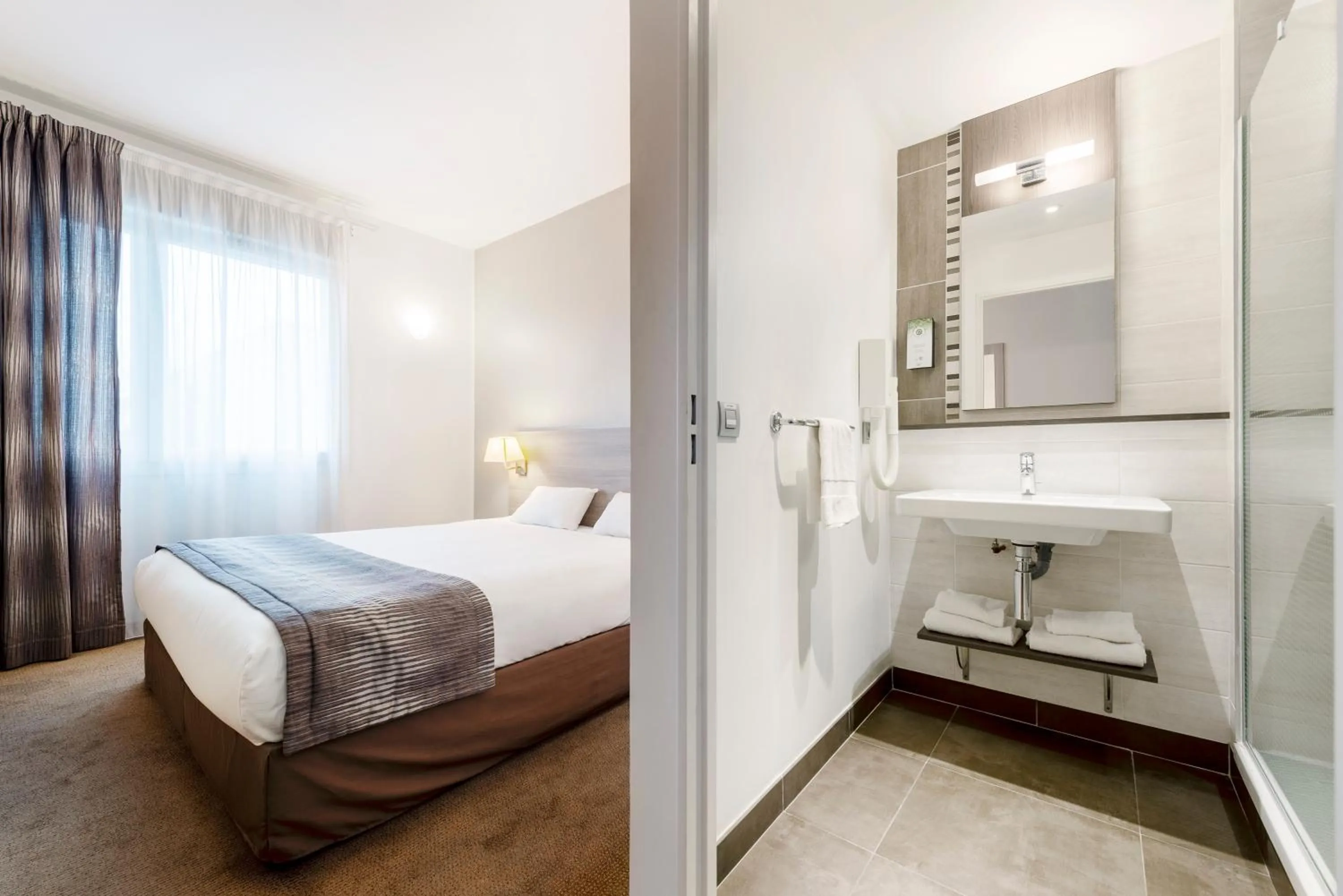 Shower, Bed in Campanile Metz Nord - Talange