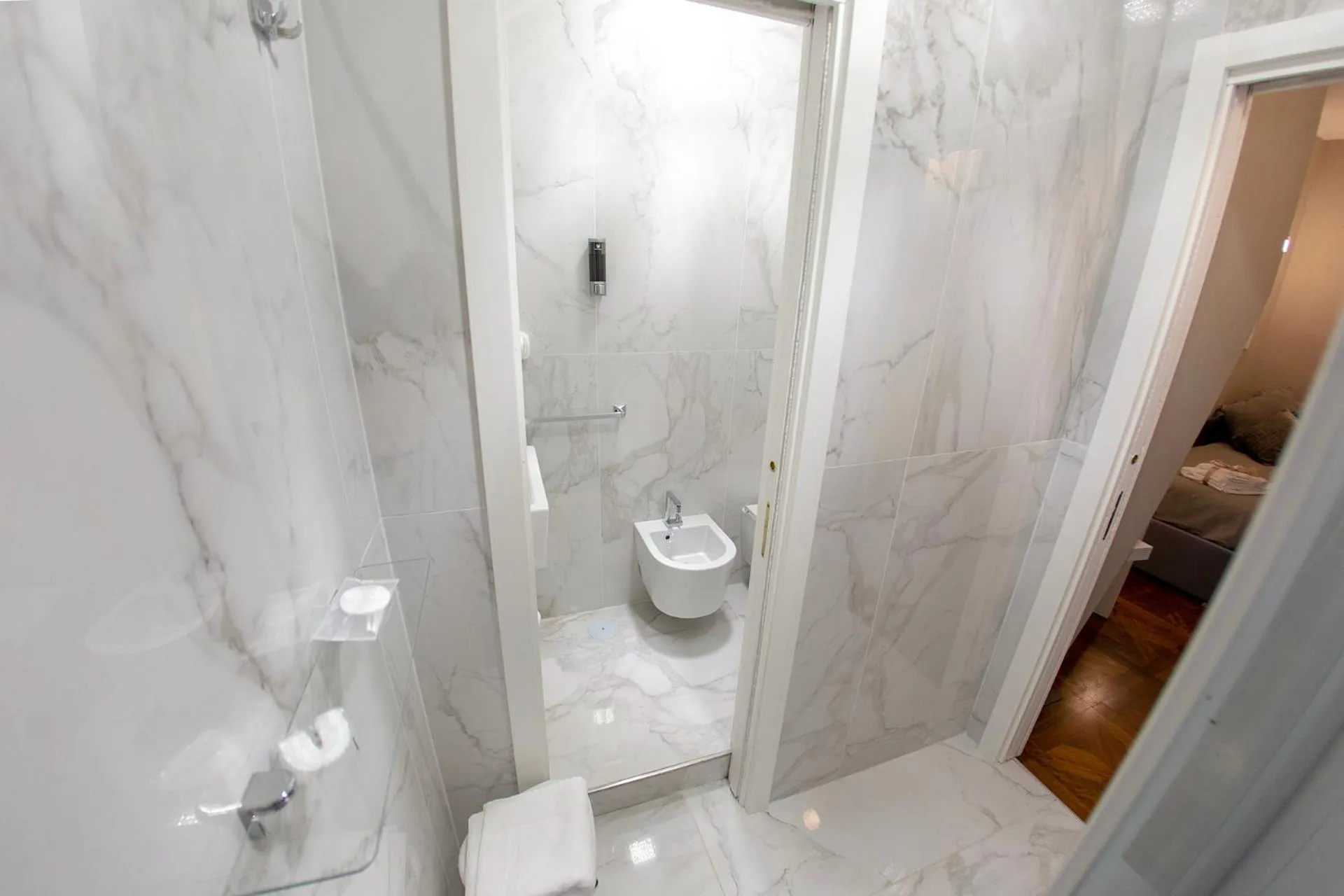 Leone Camere D'autore - CHIAIA