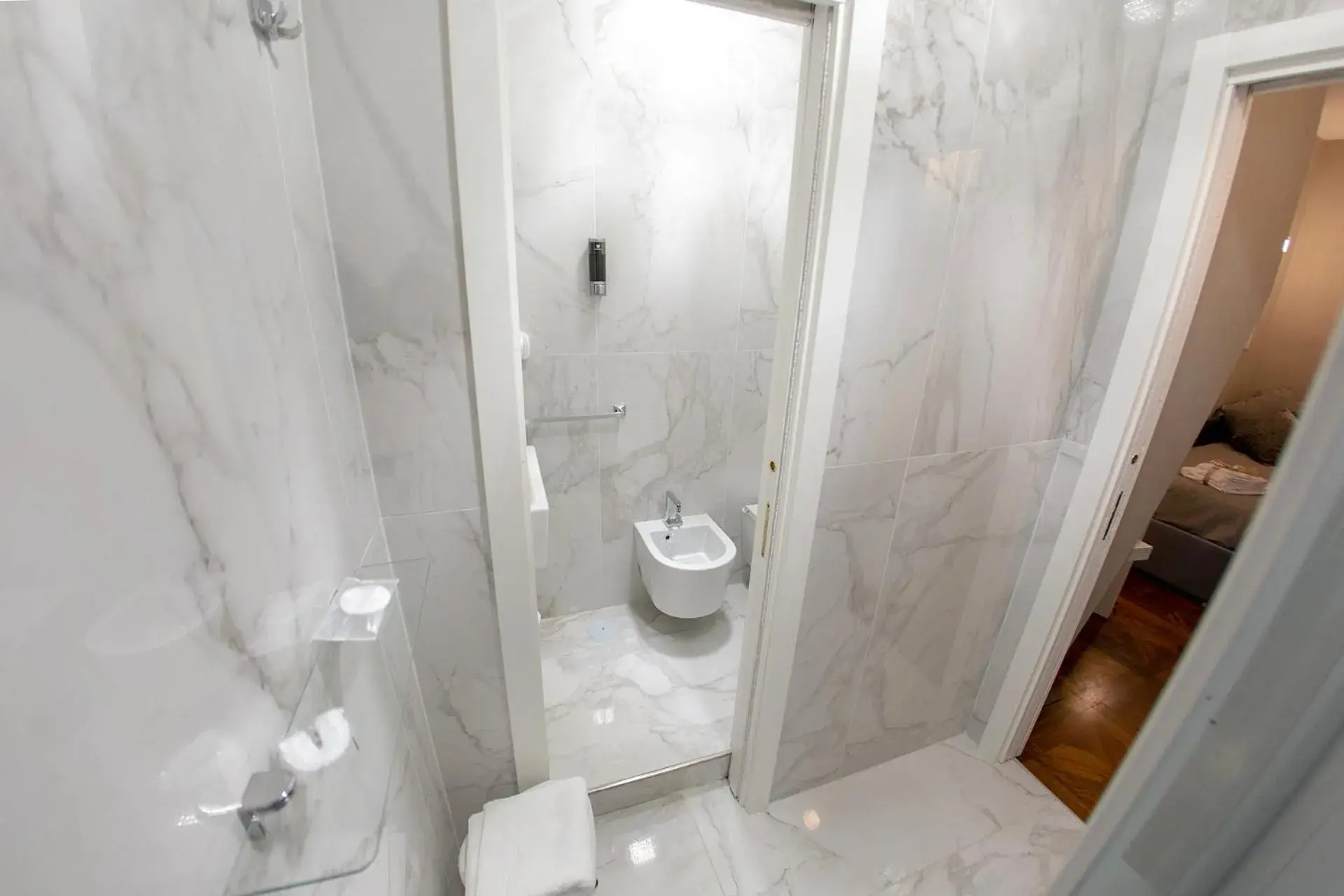 Budget Single Room in Leone Camere D'autore - CHIAIA Budget Single Room in Leone Camere D'autore - CHIAIA