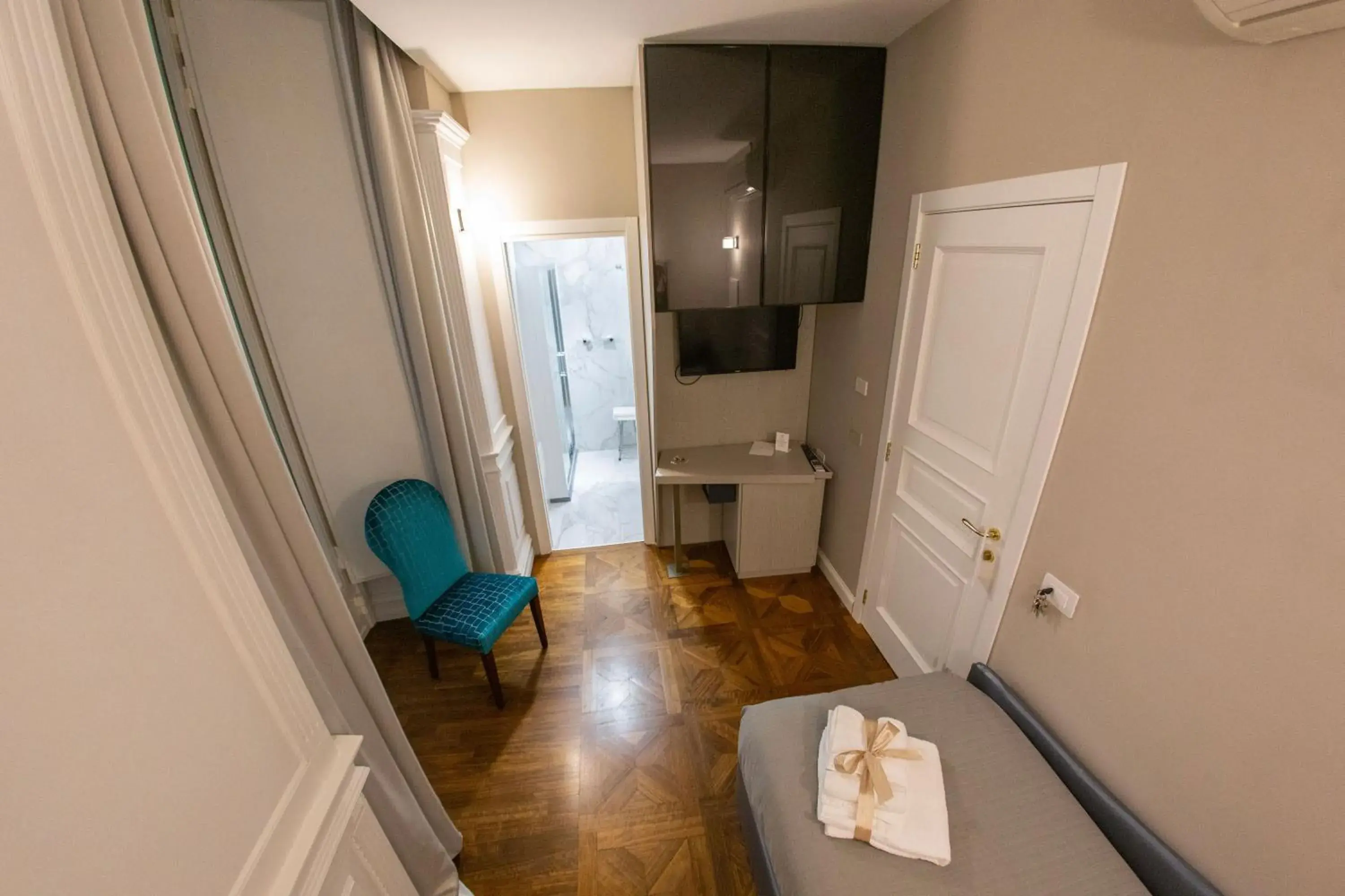 Budget Single Room in Leone Camere D'autore - CHIAIA Budget Single Room in Leone Camere D'autore - CHIAIA