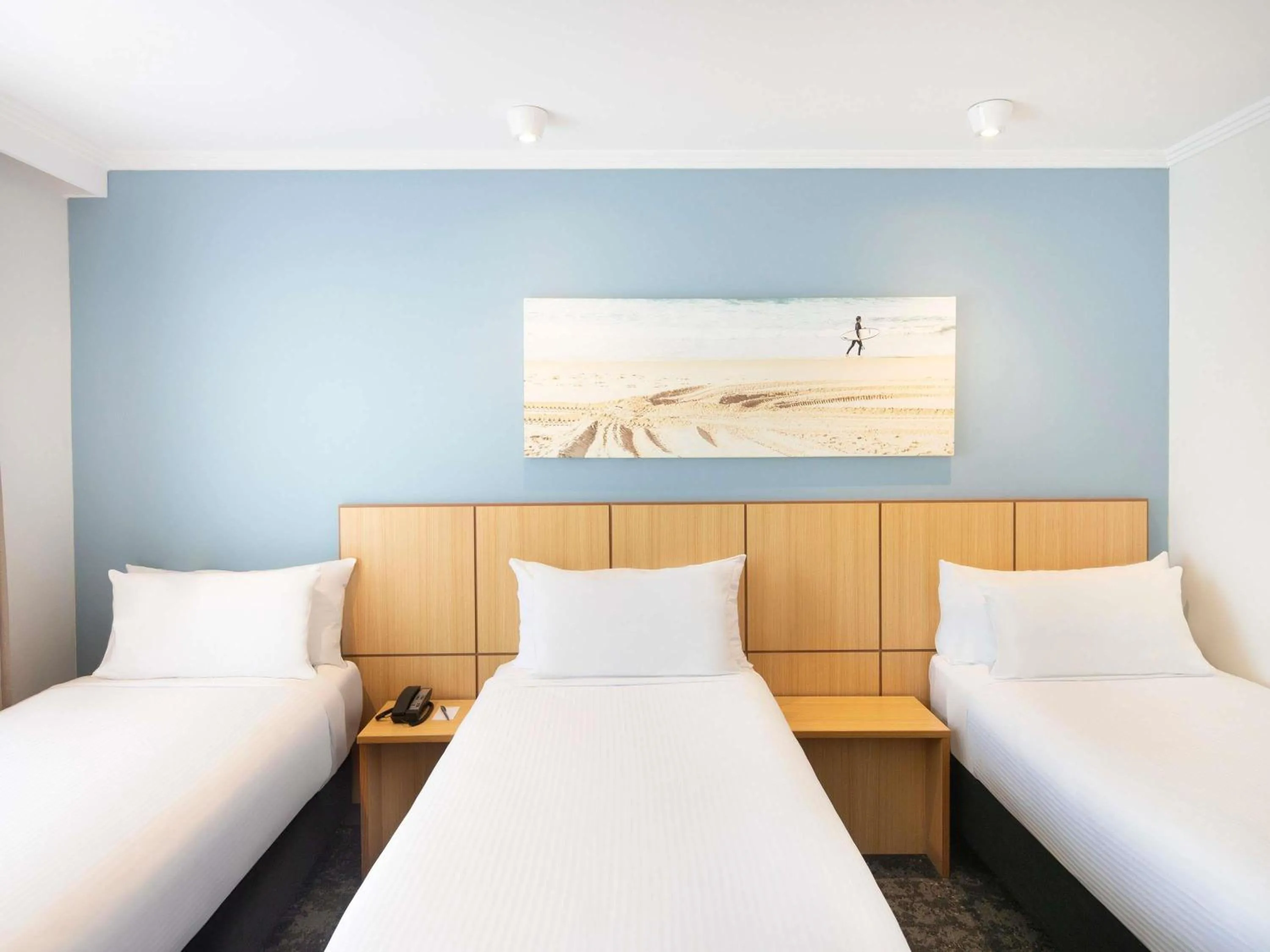 Bedroom, Bed in Mercure Sydney Manly Warringah