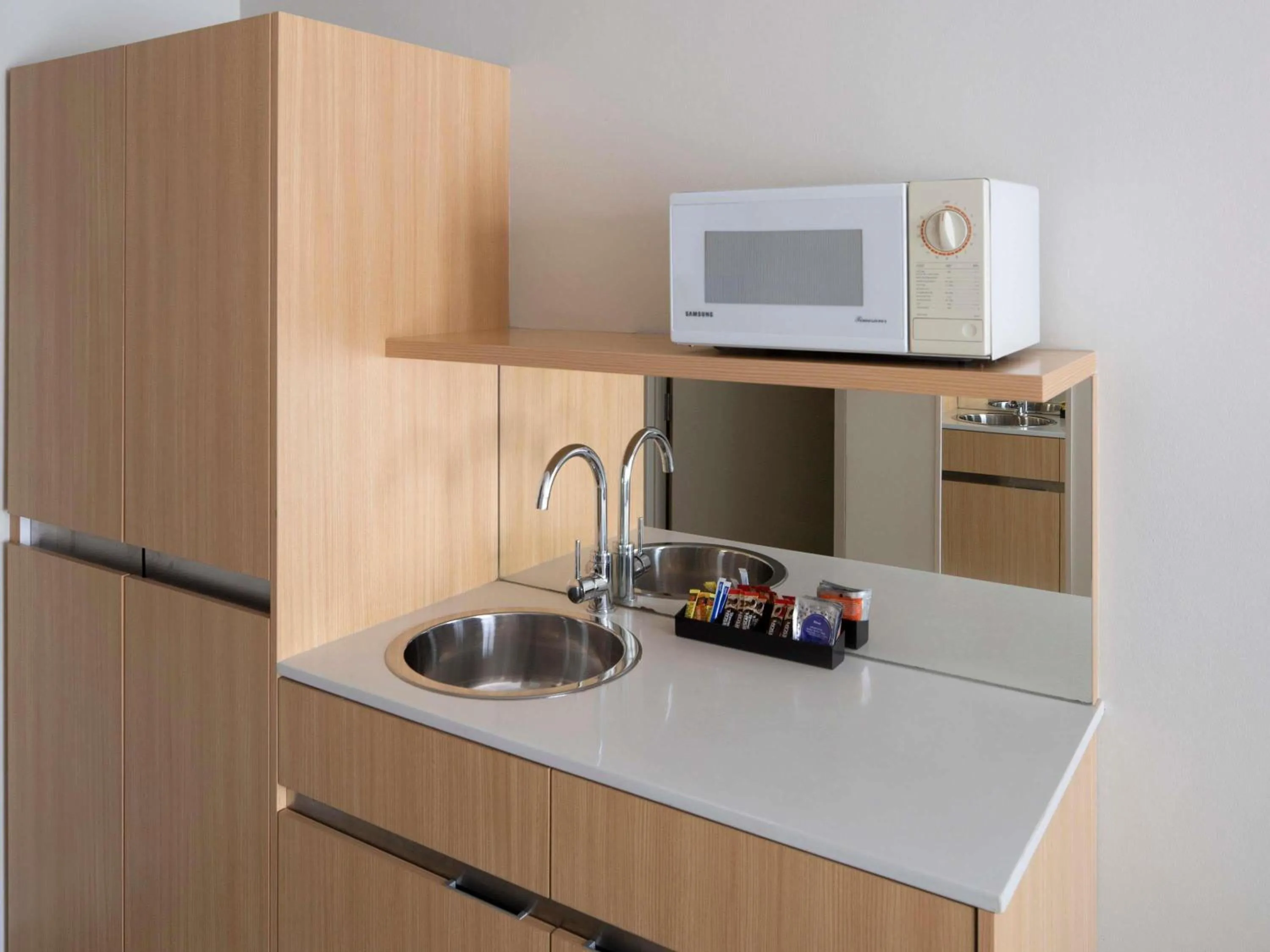 Bedroom in Mercure Sydney Manly Warringah