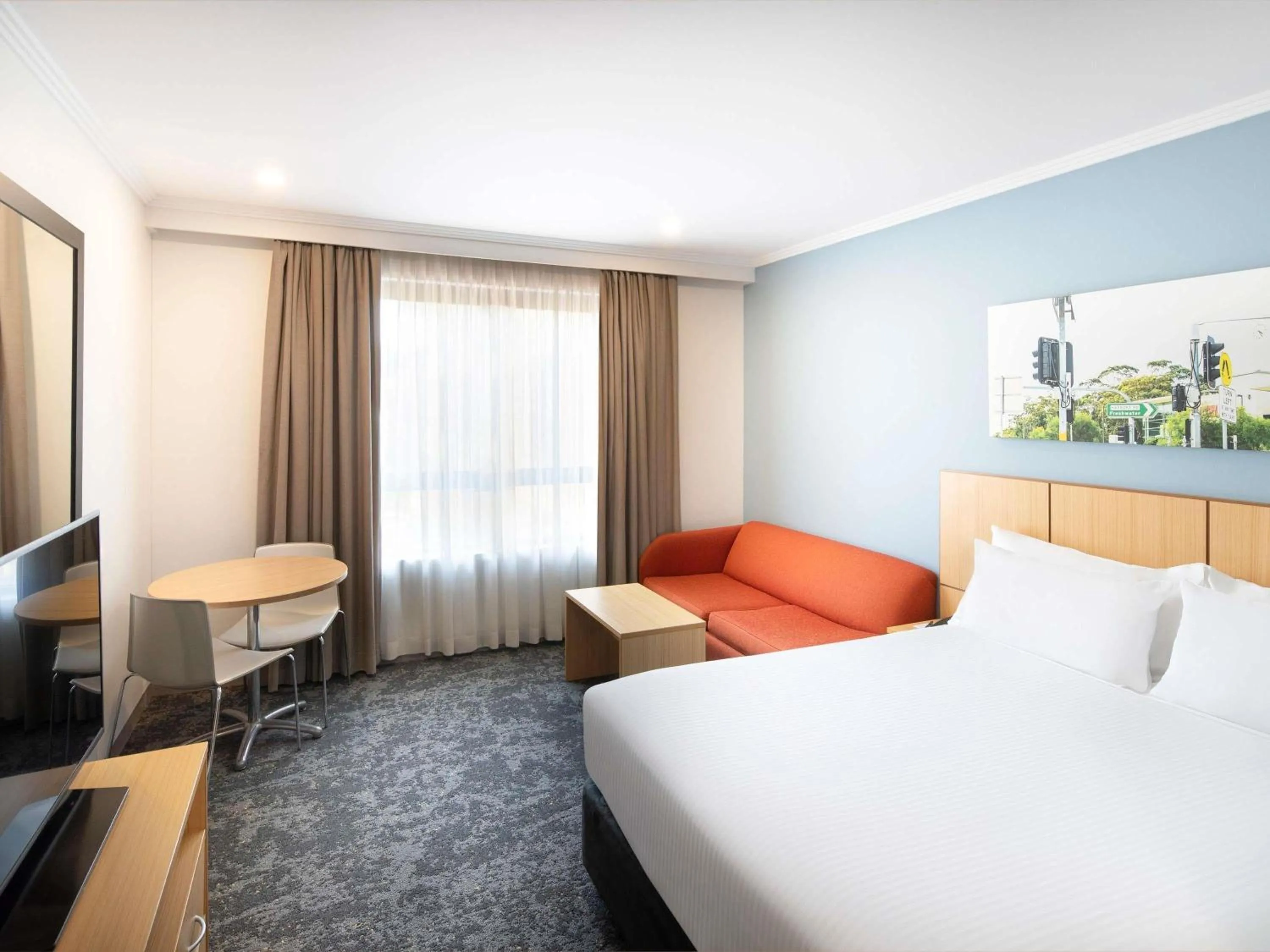 Bedroom, Bed in Mercure Sydney Manly Warringah