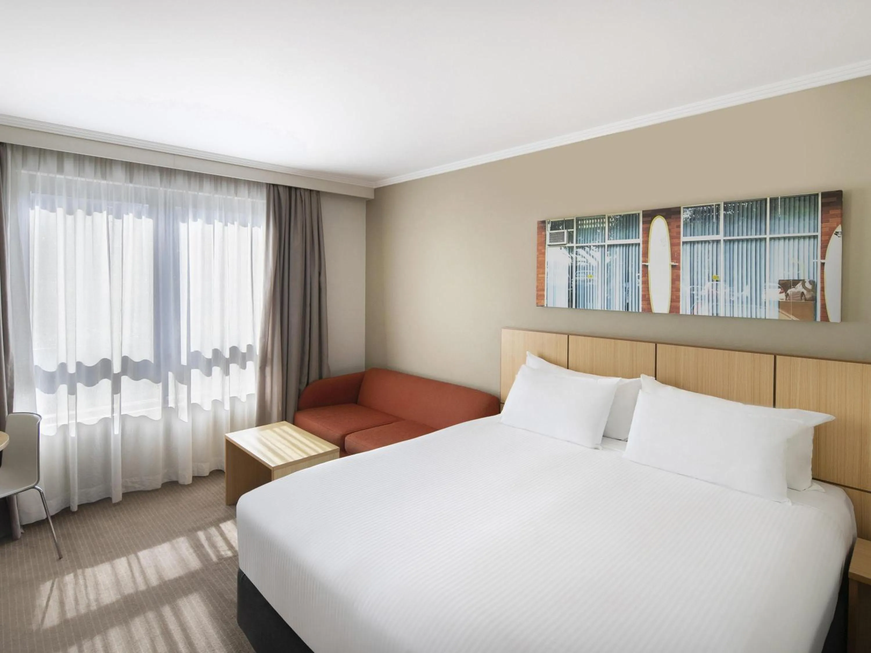 Bedroom, Bed in Mercure Sydney Manly Warringah