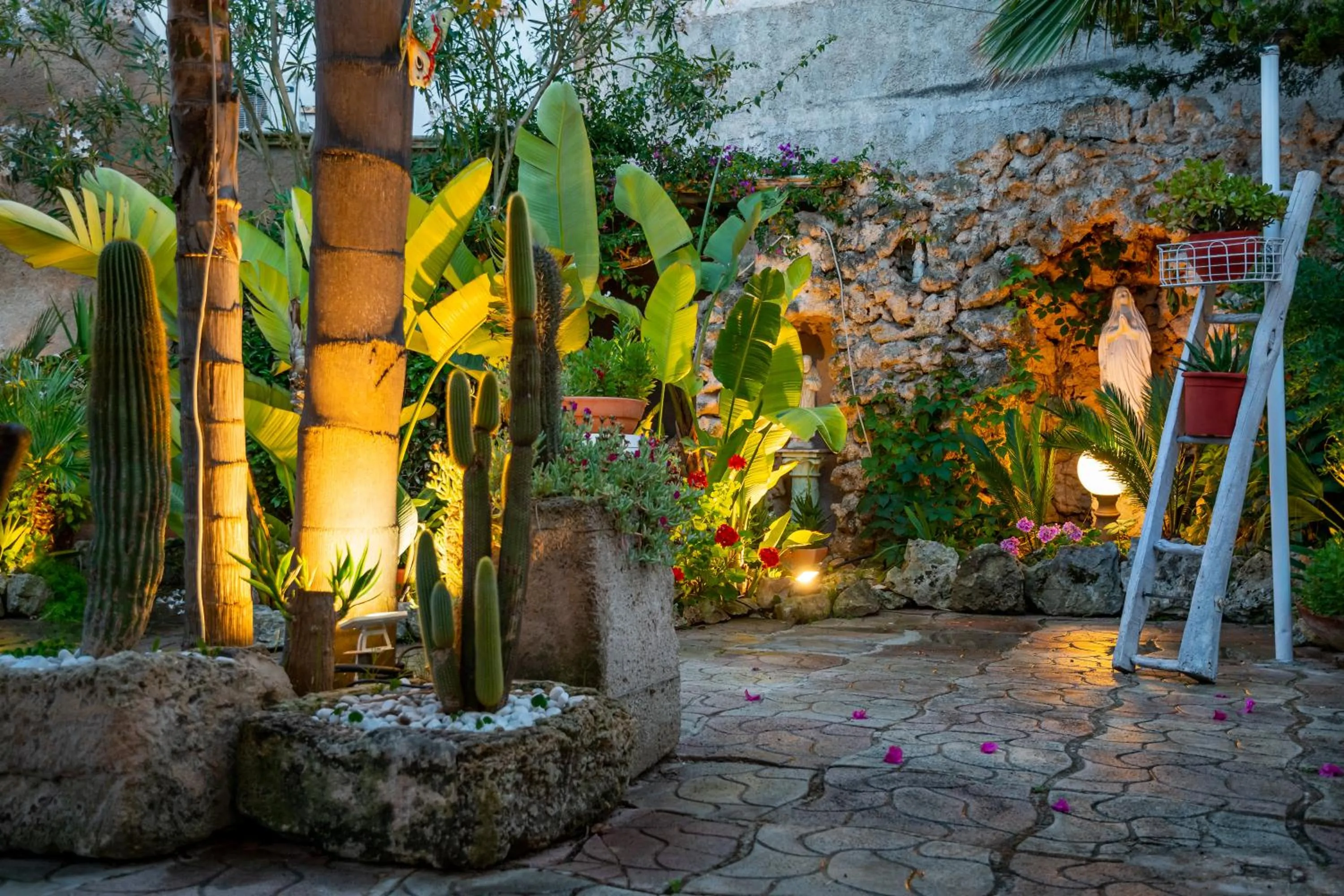 Garden in Hotel Costa D'Oro