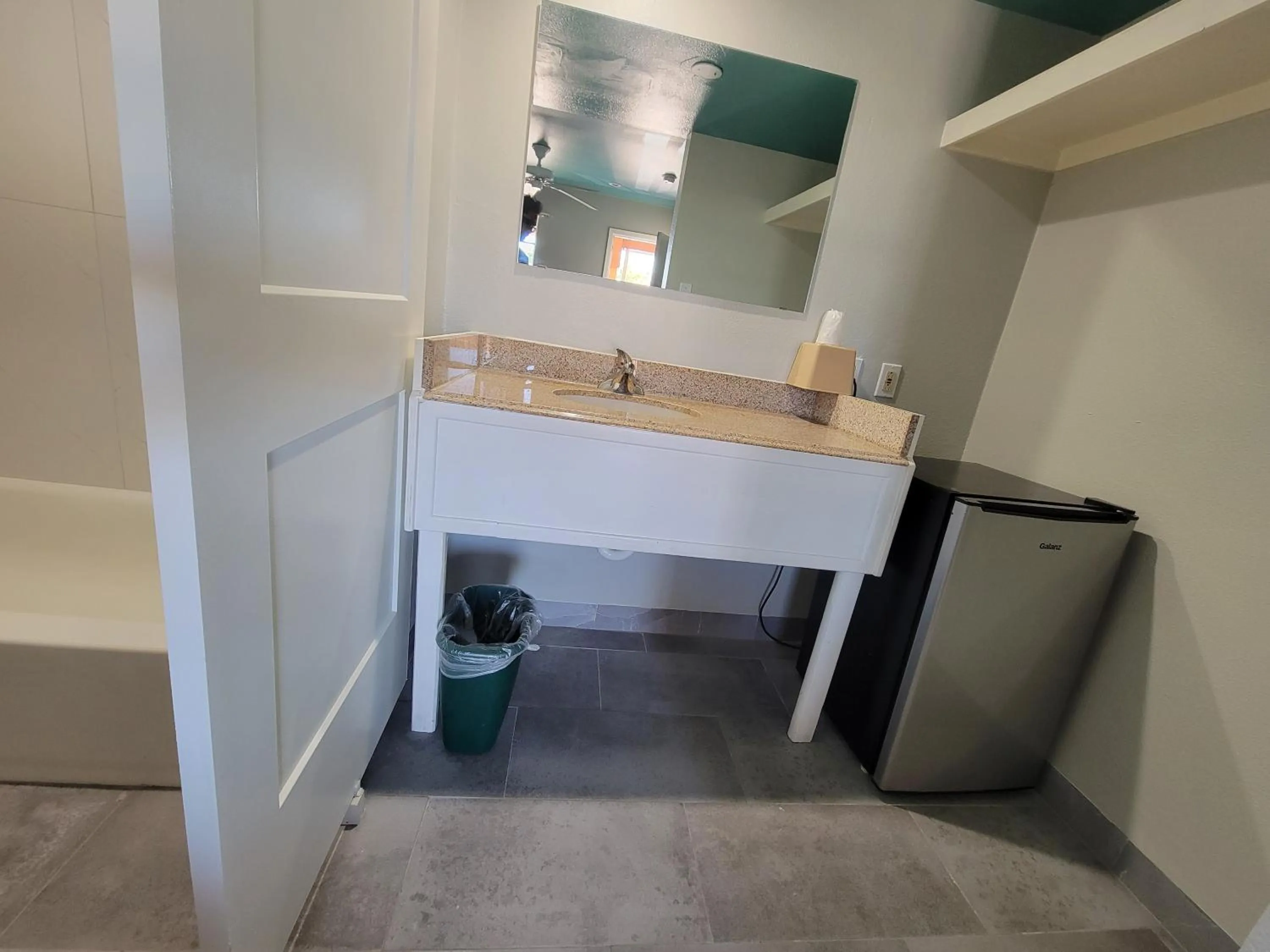 Bathroom in Maxim III Motel