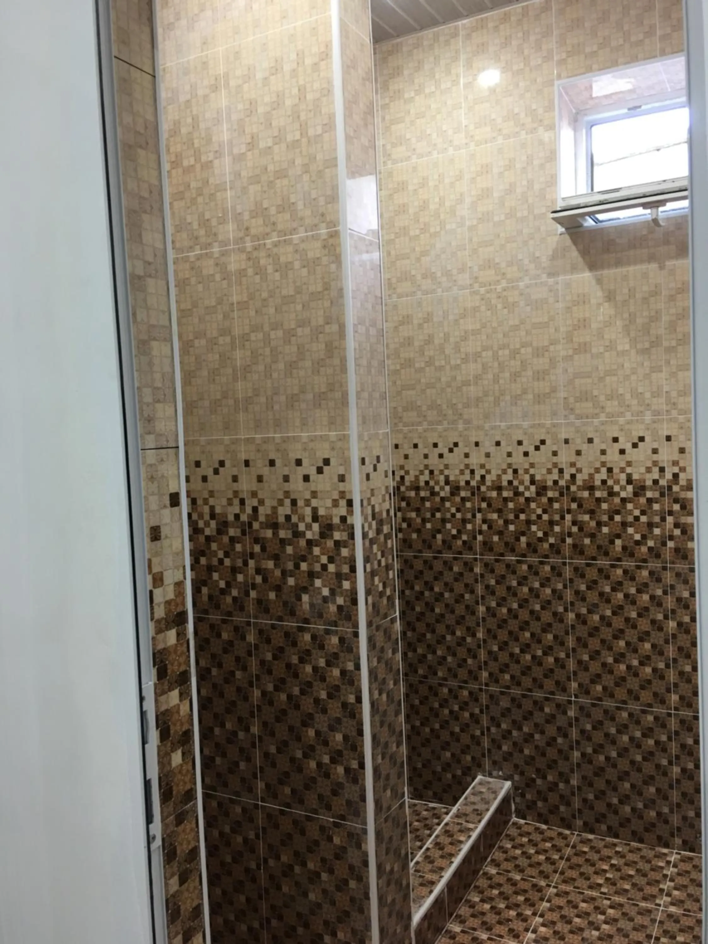 Shower in Jules Verne Hostel