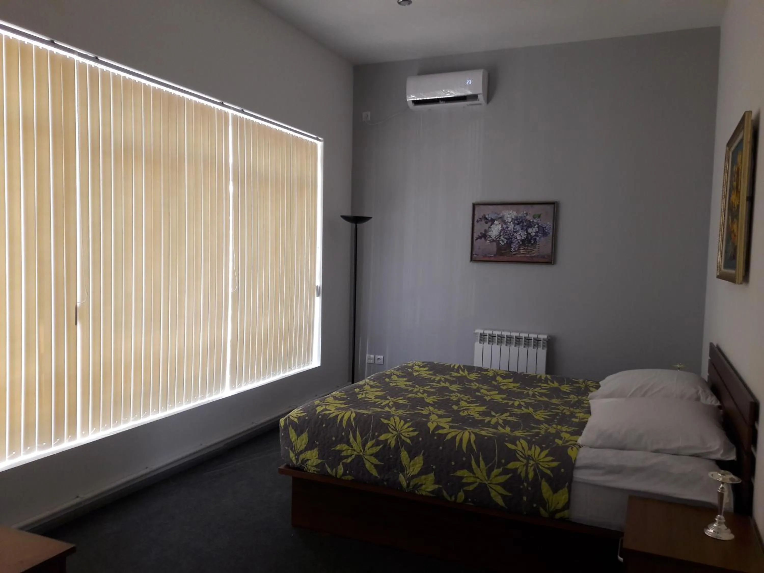 Photo of the whole room in Jules Verne Hostel