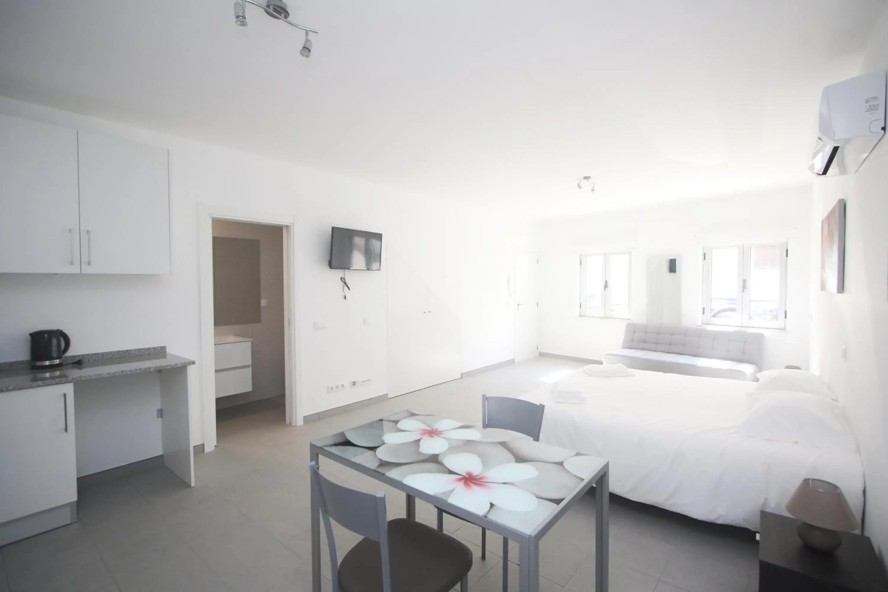 Bedroom, Bed in Guest House Lovely Swan Bedroom, Bed in Guest House Lovely Swan