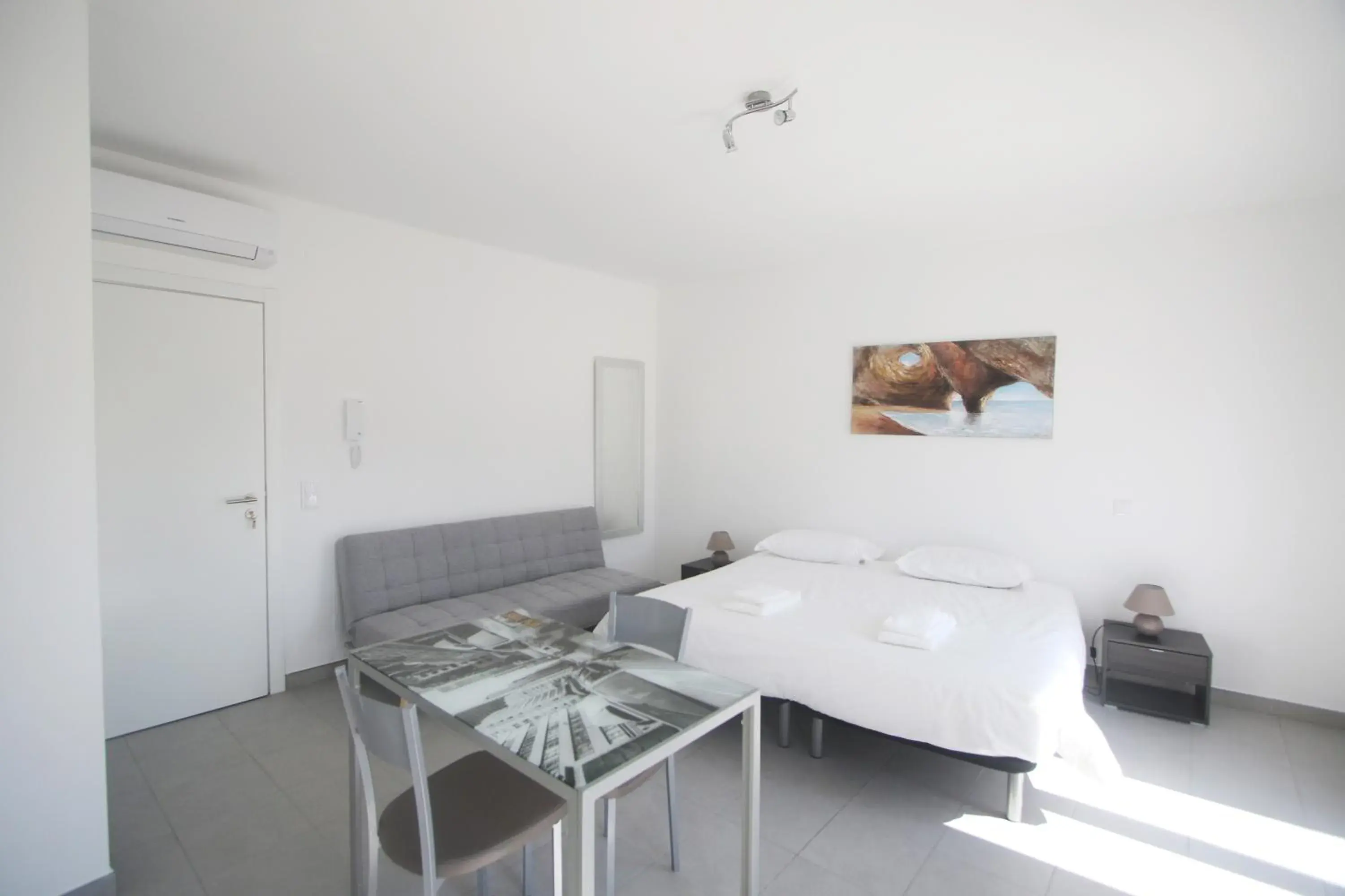 Bedroom, Bed in Guest House Lovely Swan Bedroom, Bed in Guest House Lovely Swan