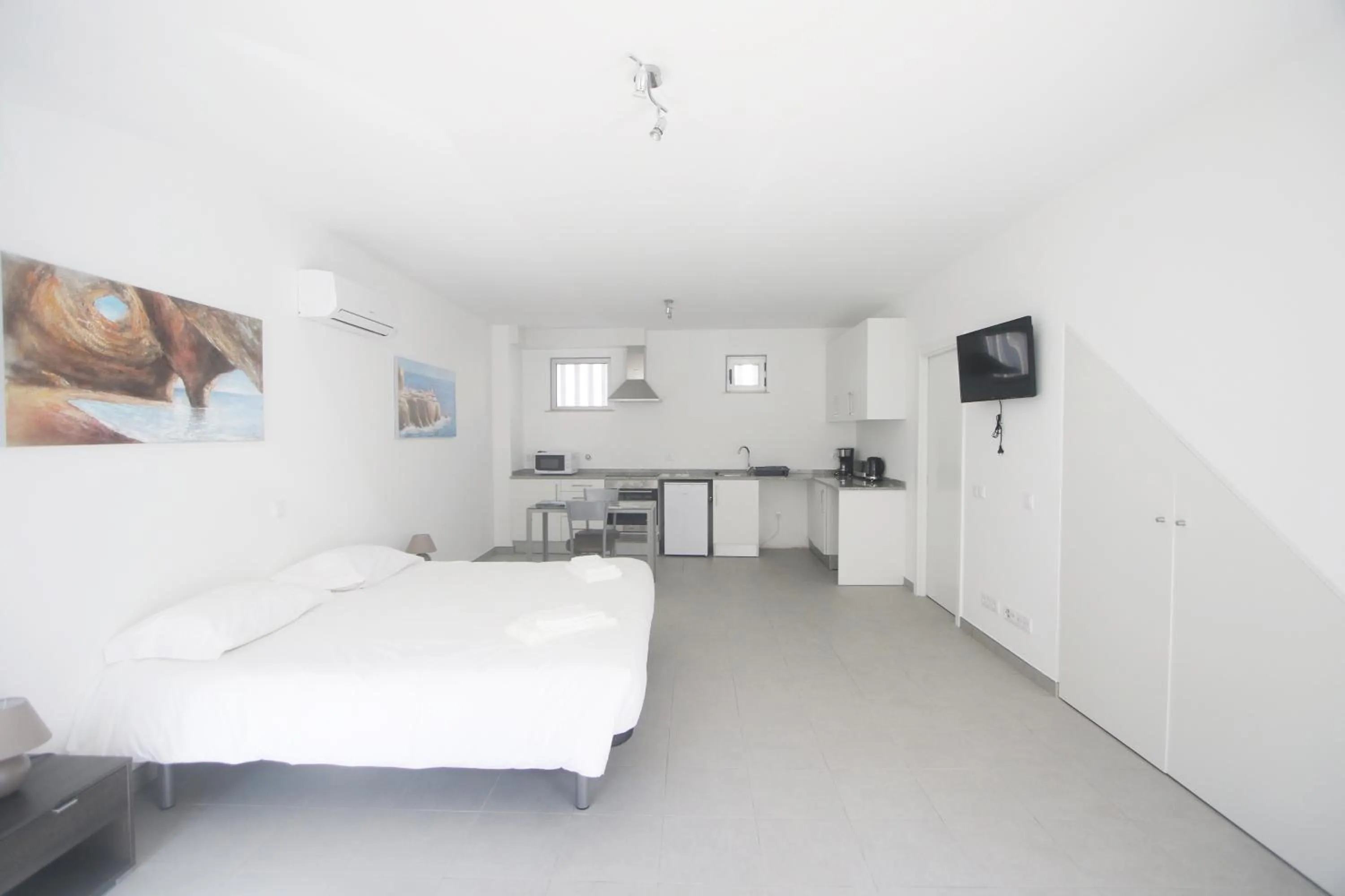 Bedroom, Bed in Guest House Lovely Swan