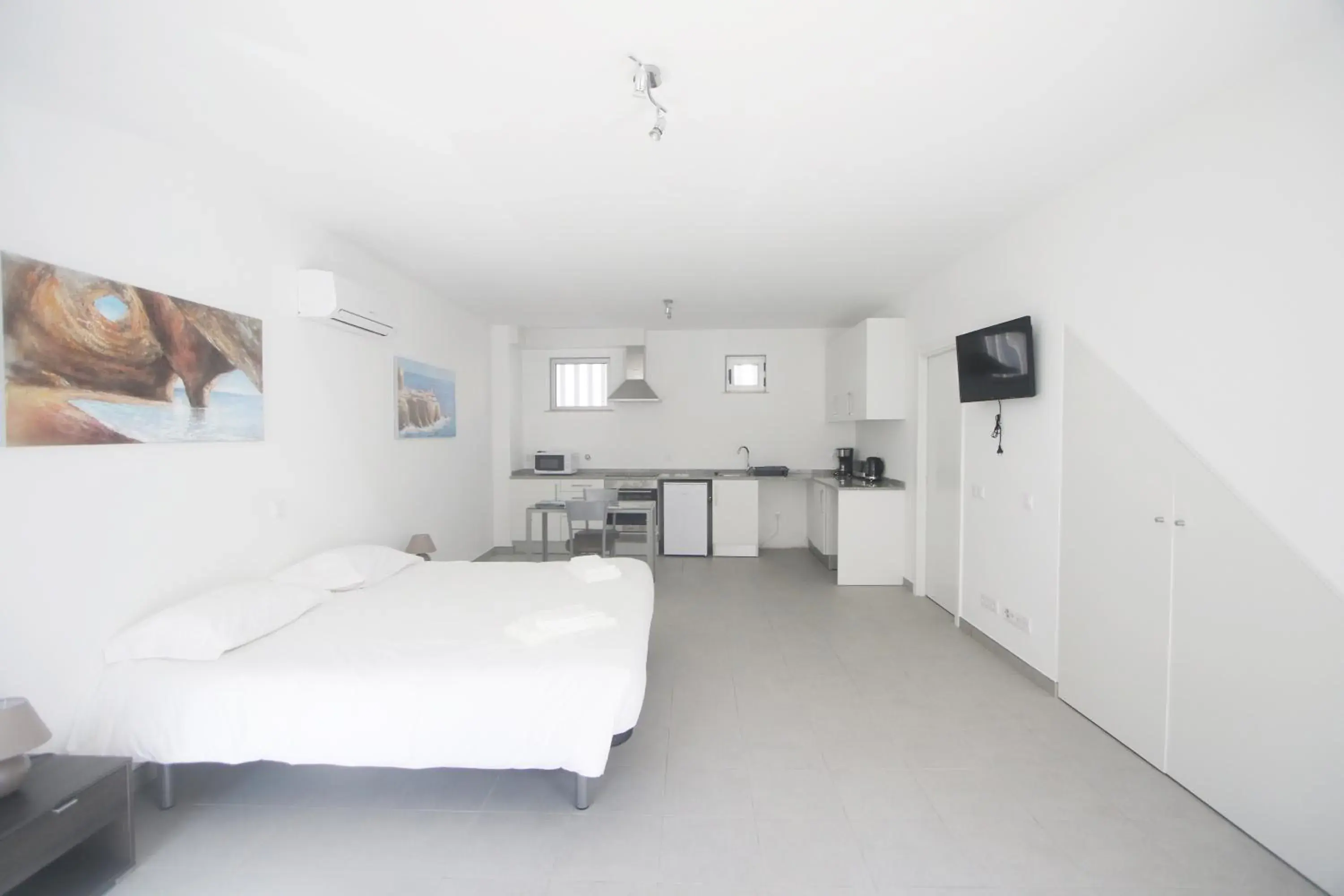 Bedroom, Bed in Guest House Lovely Swan Bedroom, Bed in Guest House Lovely Swan