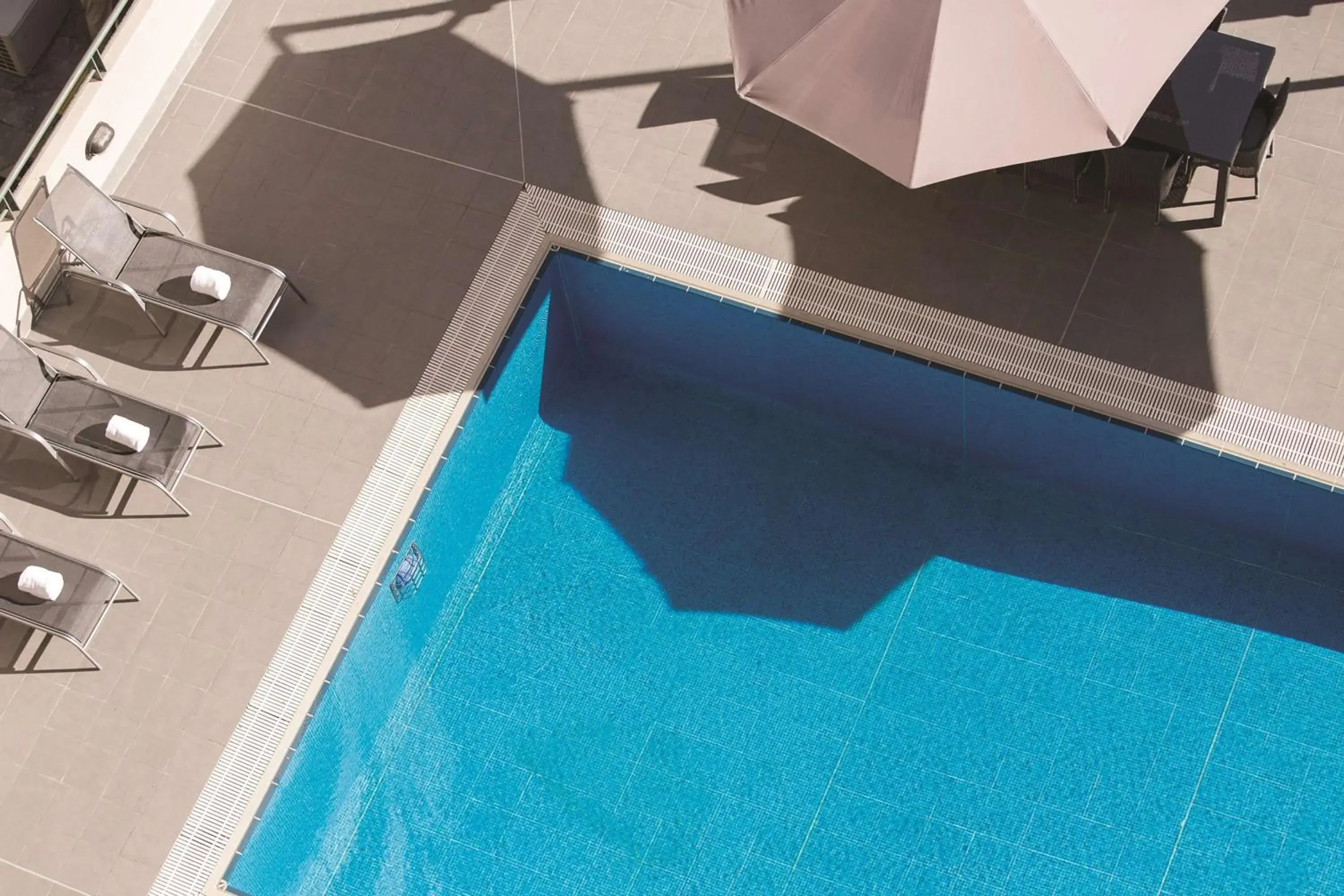 Pool view in Adina Serviced Apartments Canberra James Court Pool view in Adina Serviced Apartments Canberra James Court