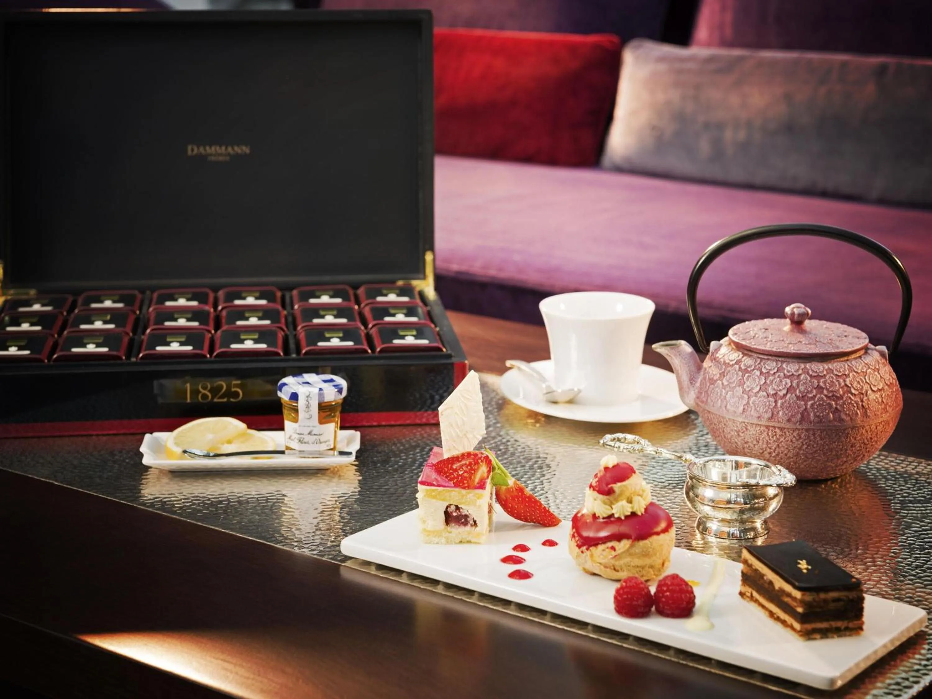 Lounge or bar in Sofitel Casablanca Tour Blanche